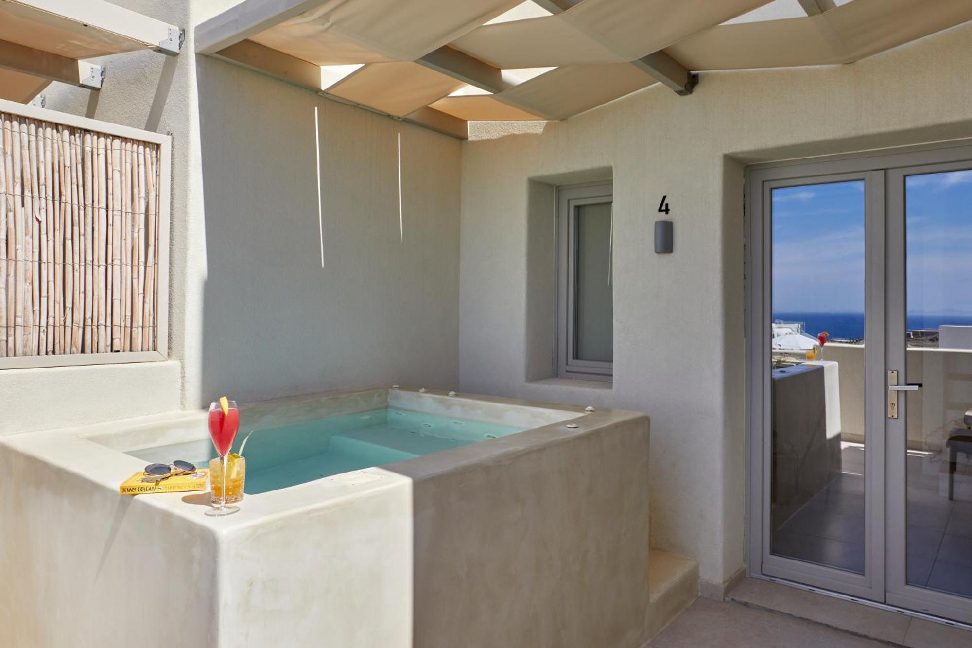 Queen Suite outdoor heated Hot Hydromassage Tub