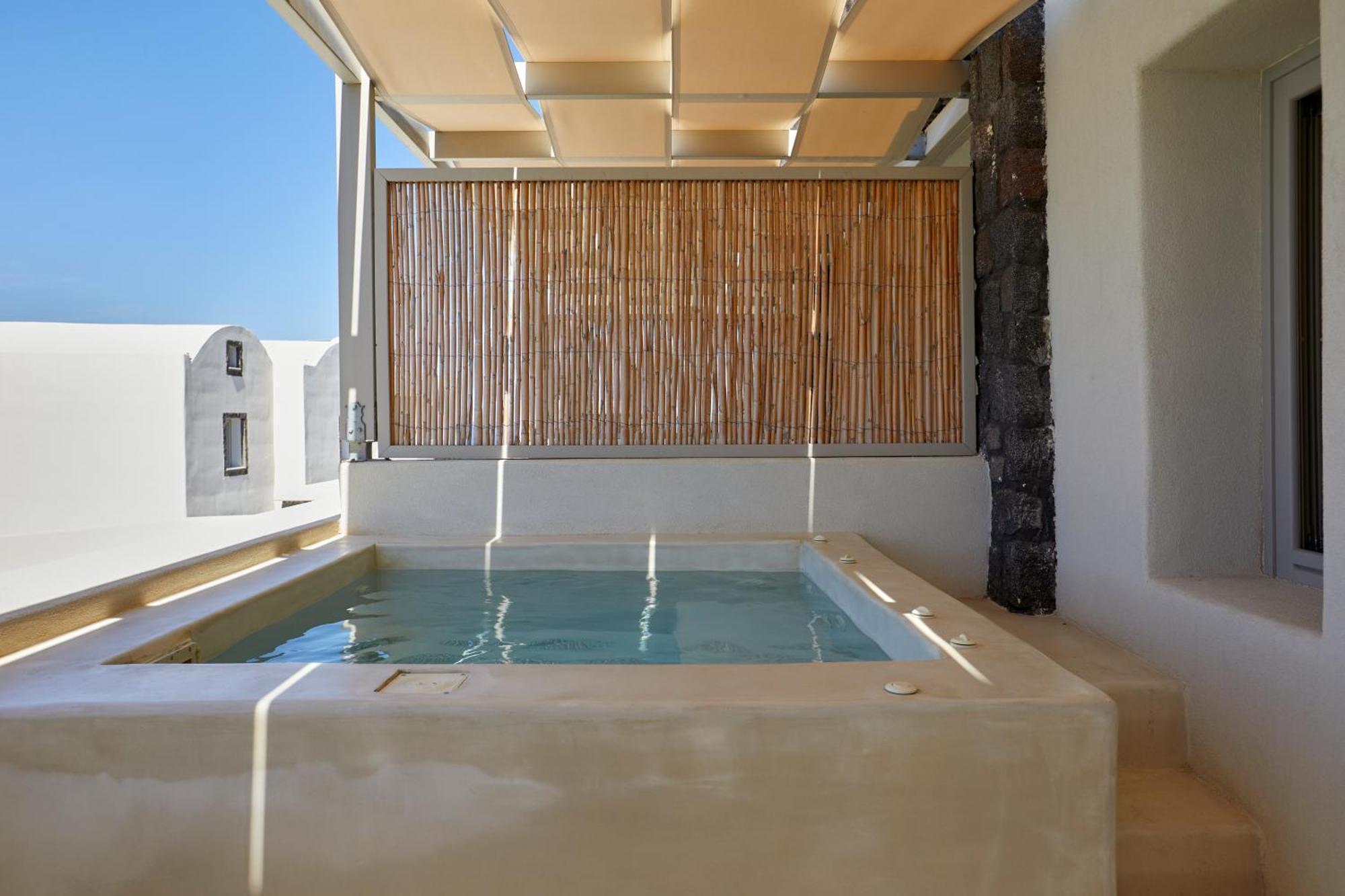 Queen Suite outdoor heated Hot Hydromassage Tub