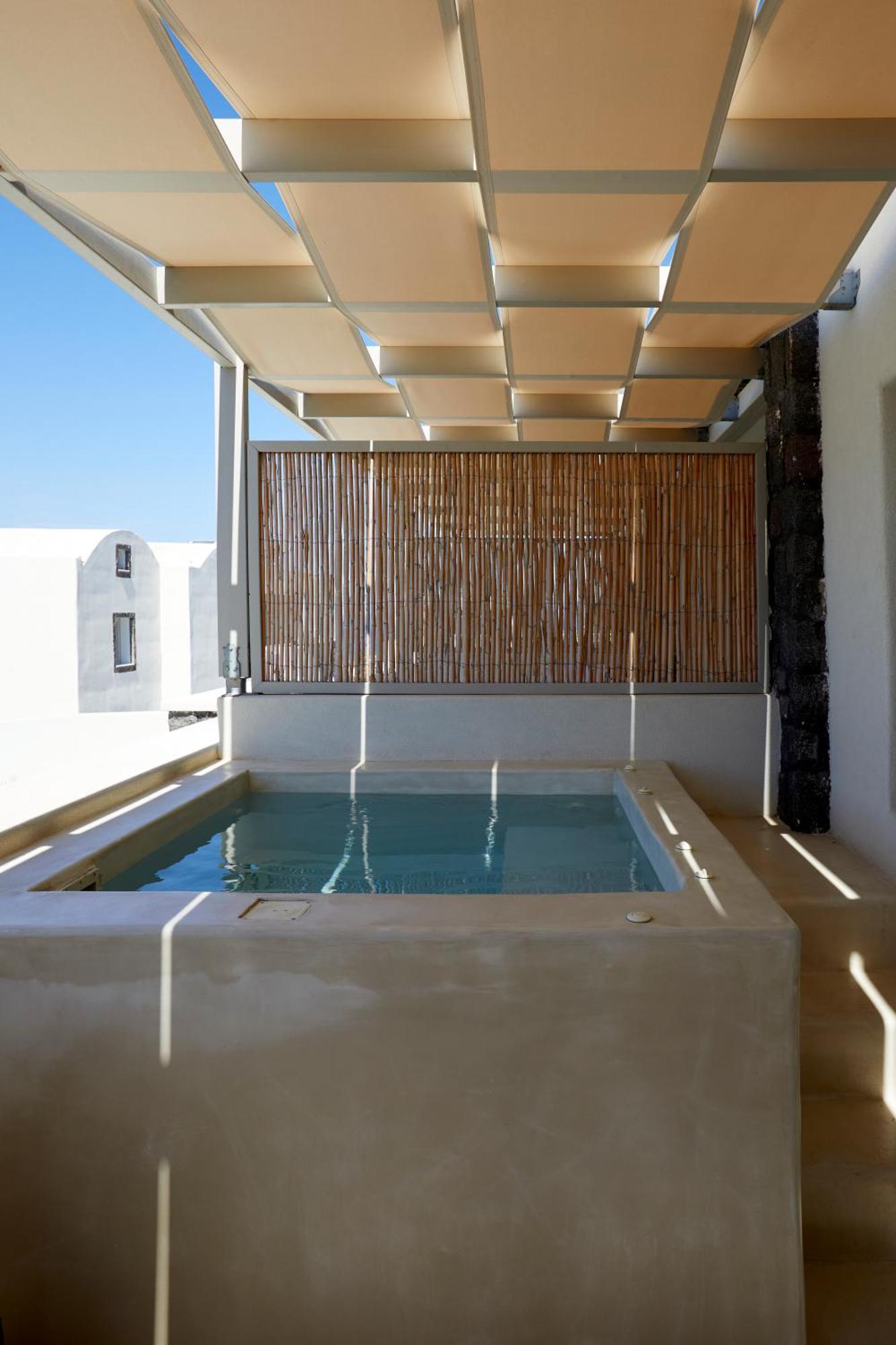 Queen Suite outdoor heated Hot Hydromassage Tub