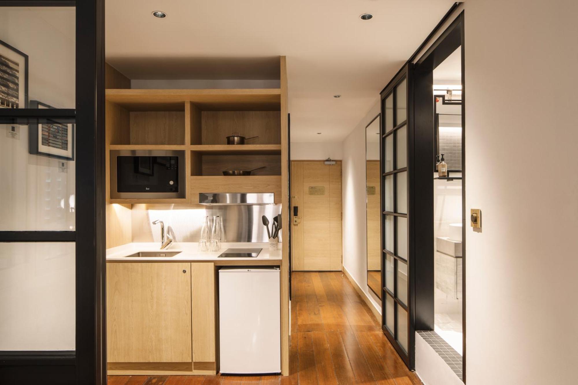 Studio Premier with Balcony or Living Room