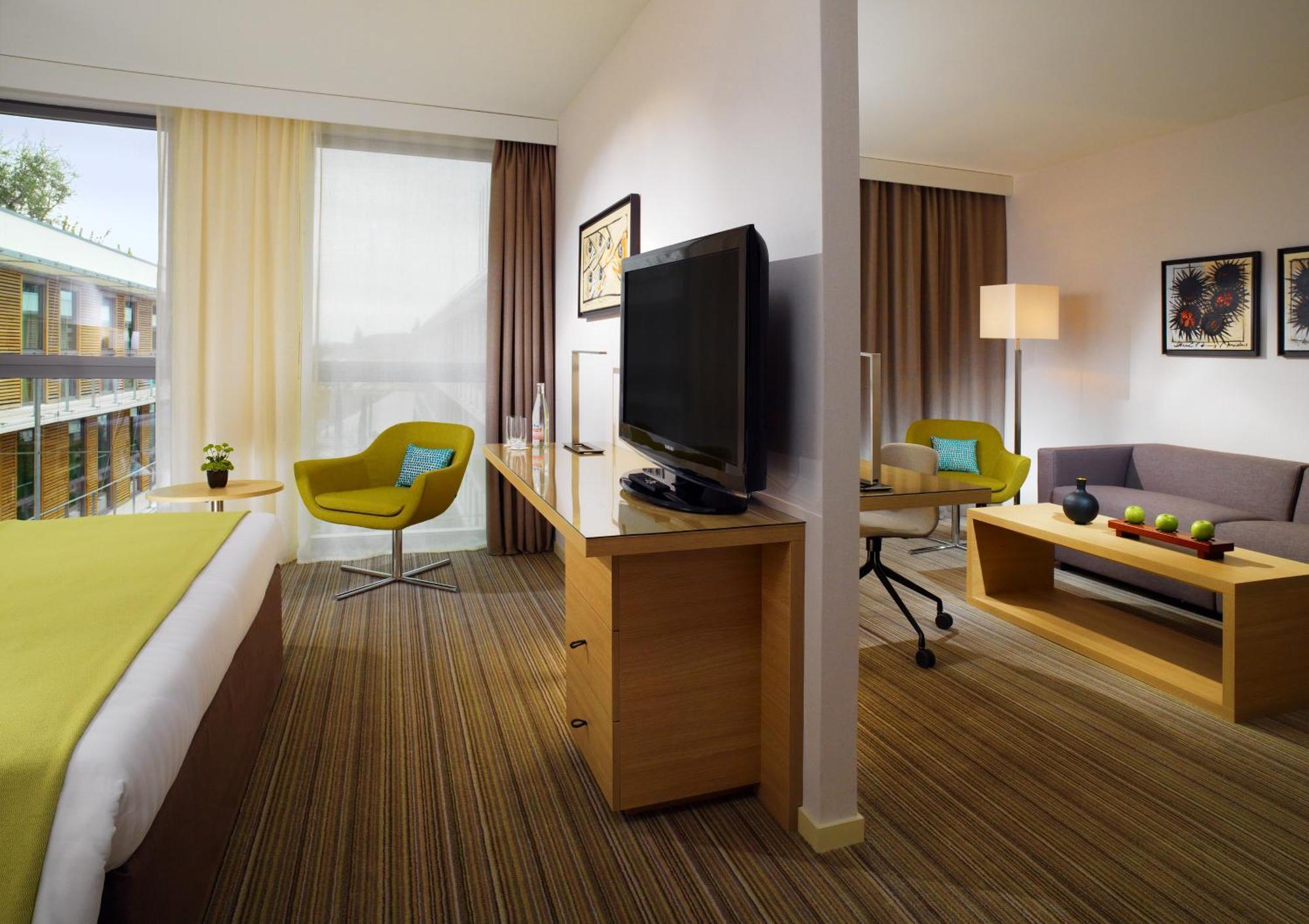 Courtyard Suite, 1 Bedroom 2 room Suite, 1 King