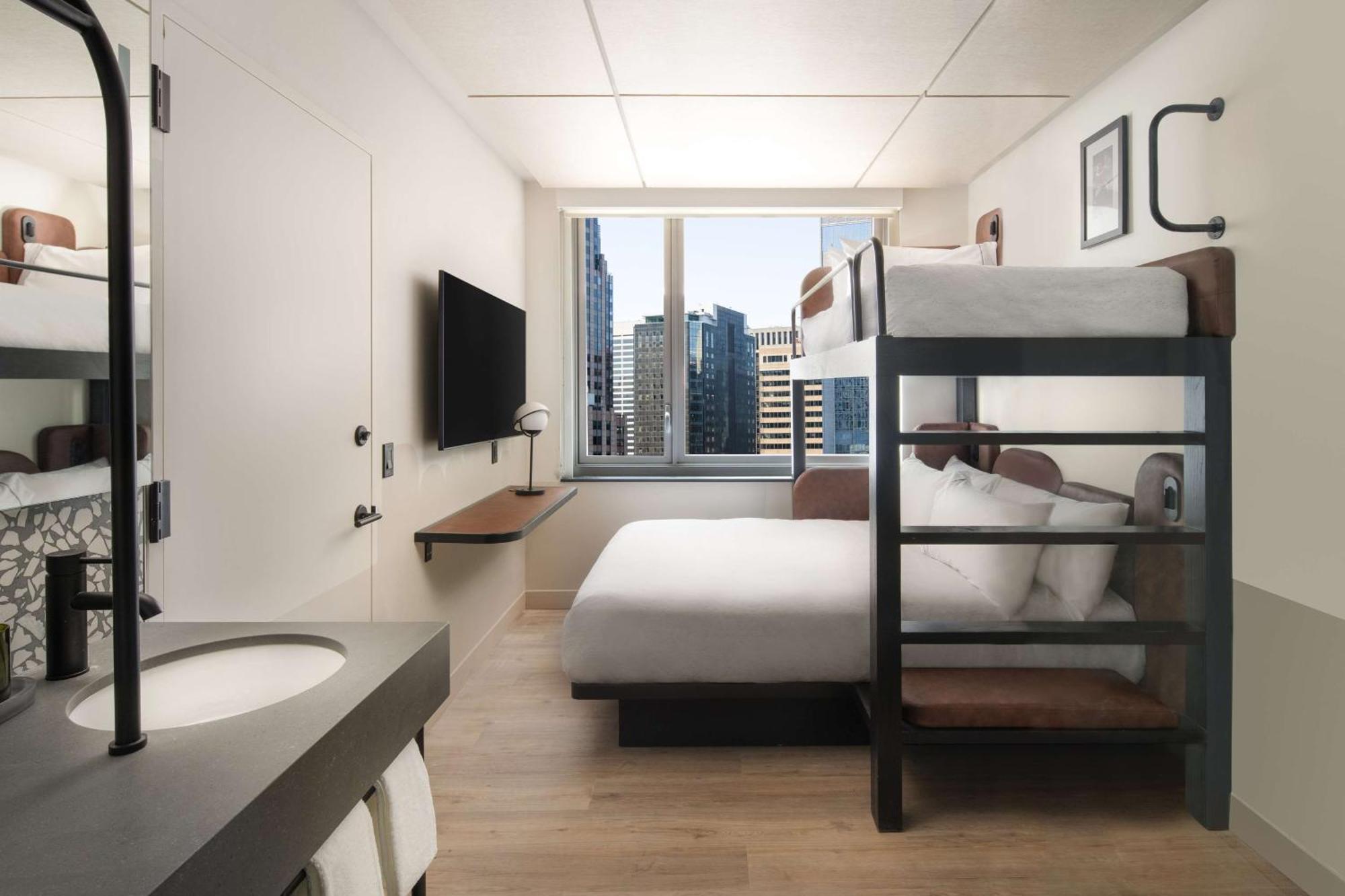 Habitación con literas, vistas a la ciudad, 1 cama doble y 1 cama grande