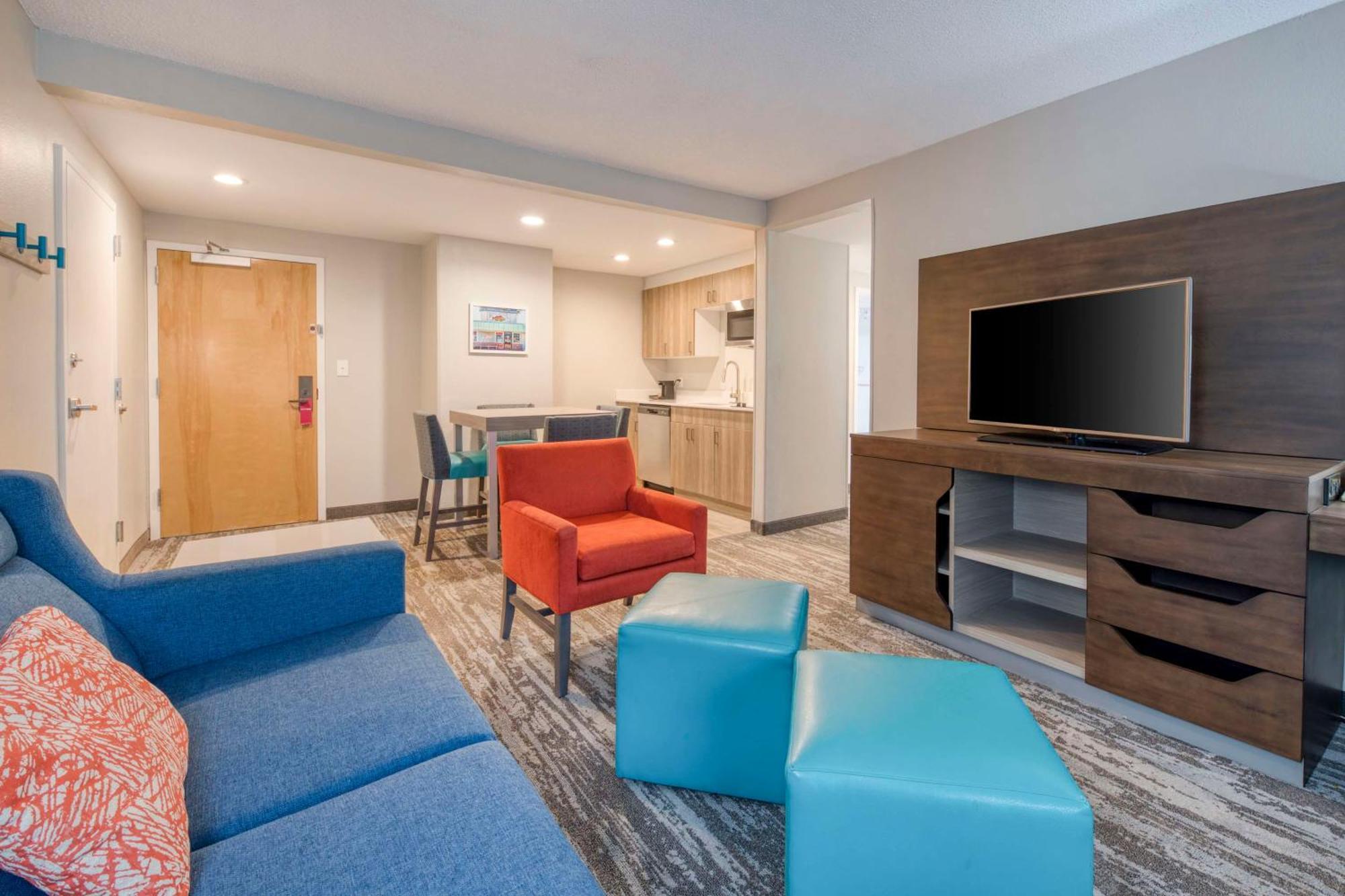 One-Bedroom King Suite Kitchen Non-Smoking