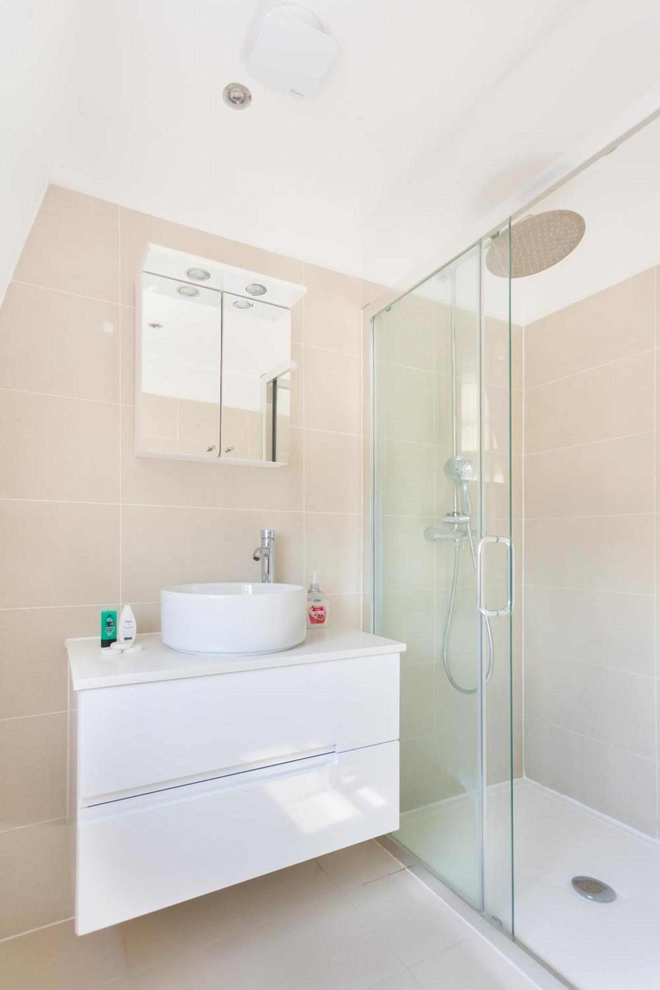 Quadruple Room Private Bathroom