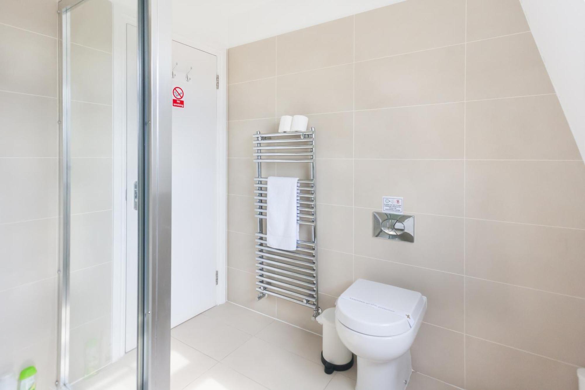 Quadruple Room Private Bathroom