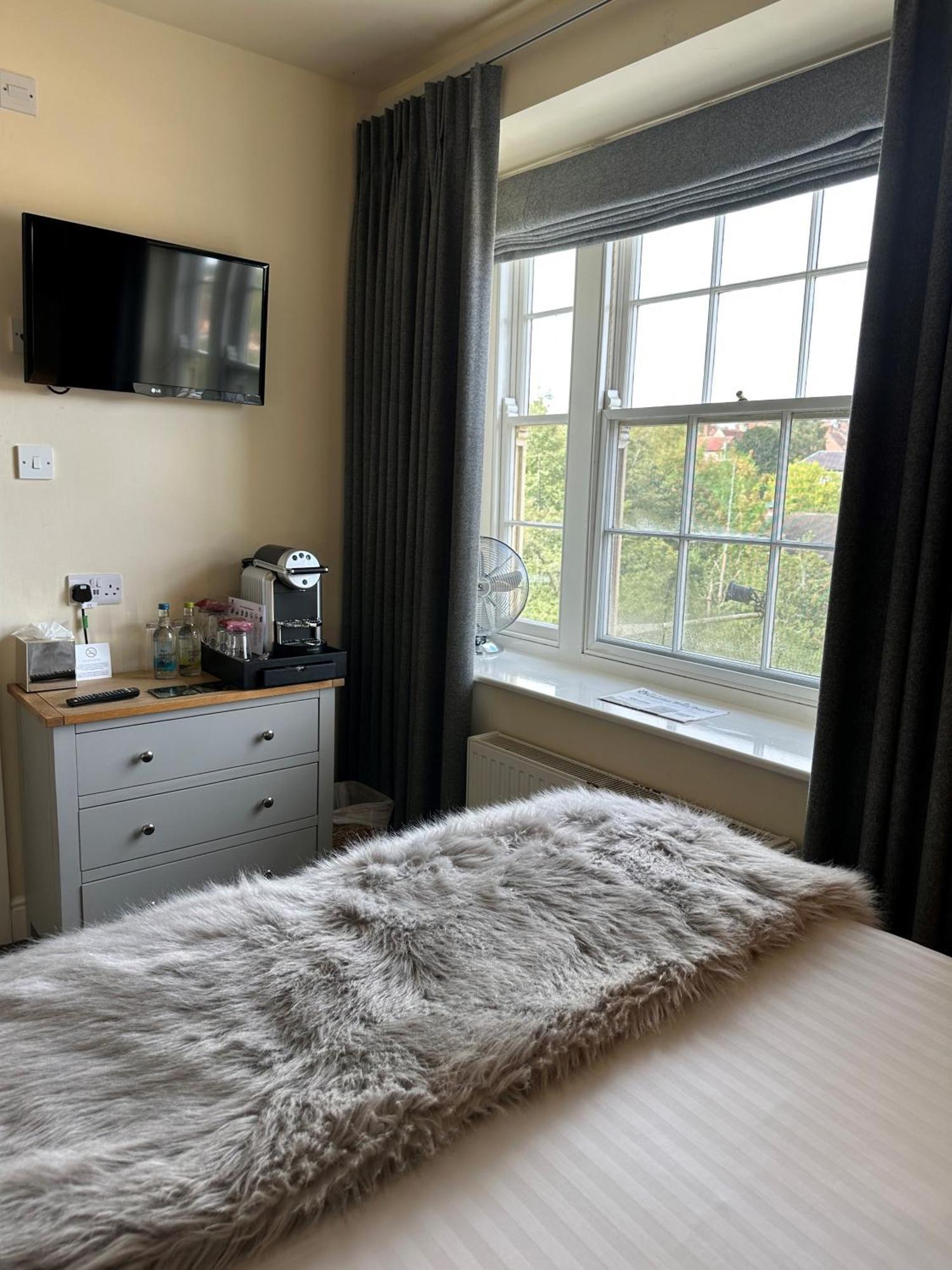 Small Double Room,452029638:JPEG