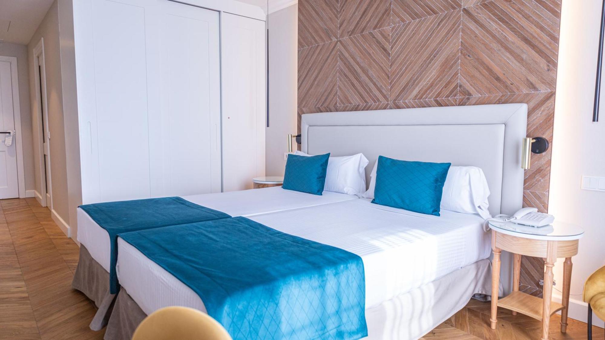 Double or Twin Room Sea View