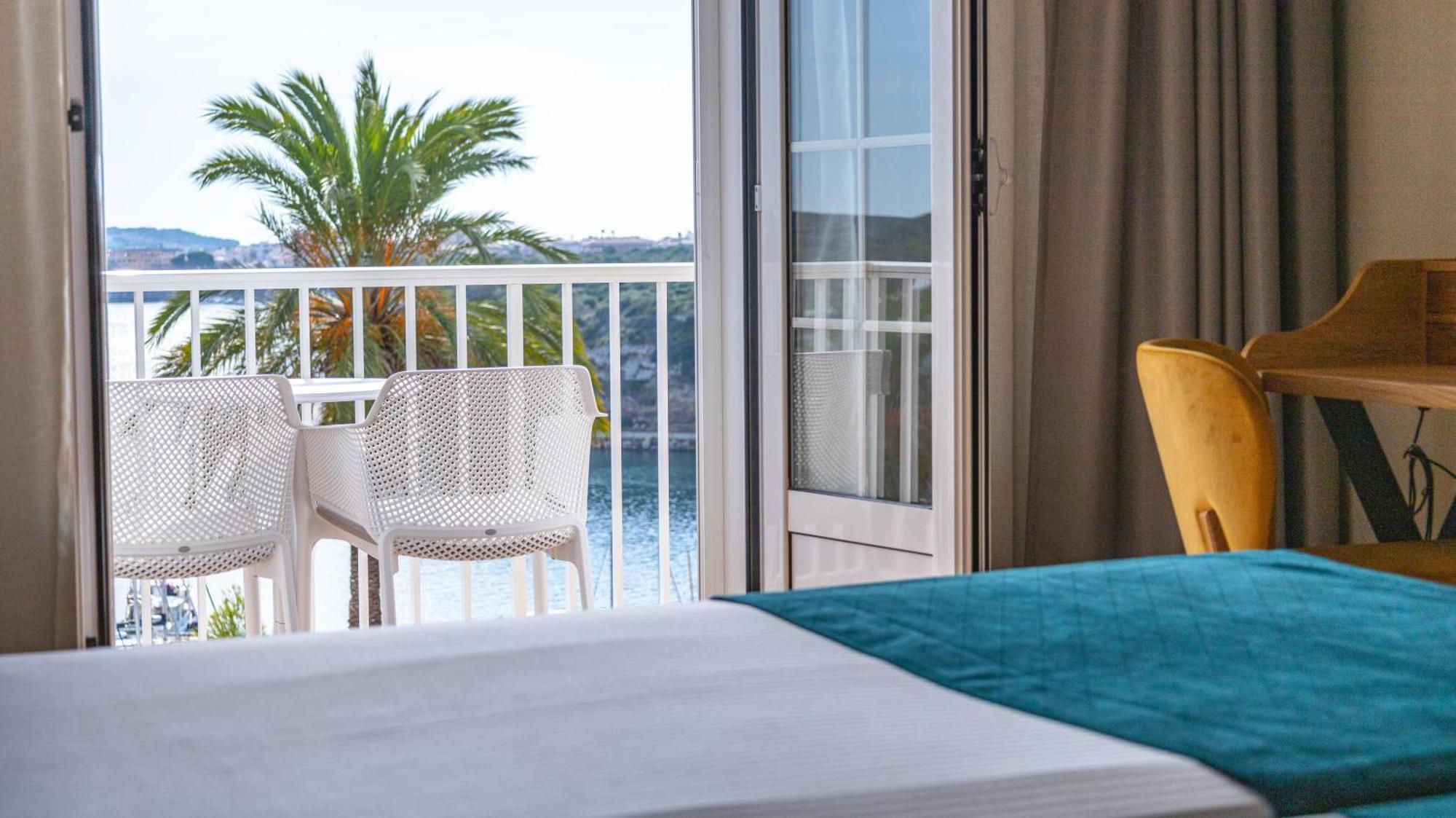 Double or Twin Room Sea View