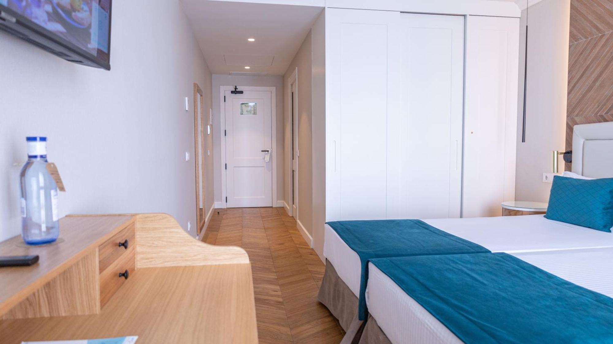 Double or Twin Room Sea View