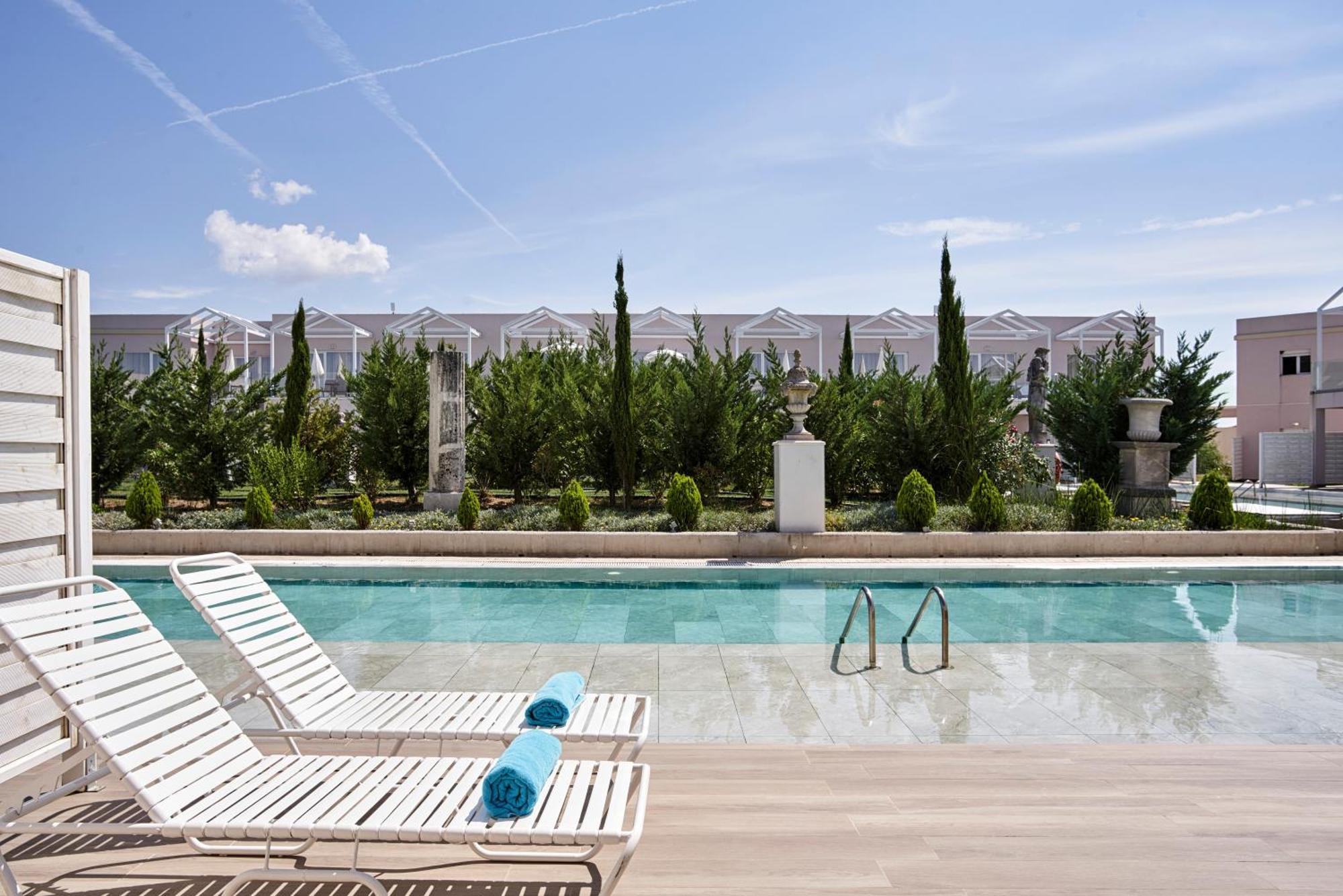 Chambre Supérieure avec Accès Direct à la Piscine