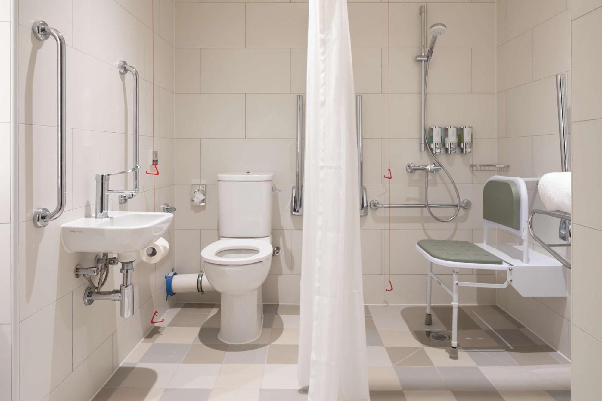 Queen Room Accessible
