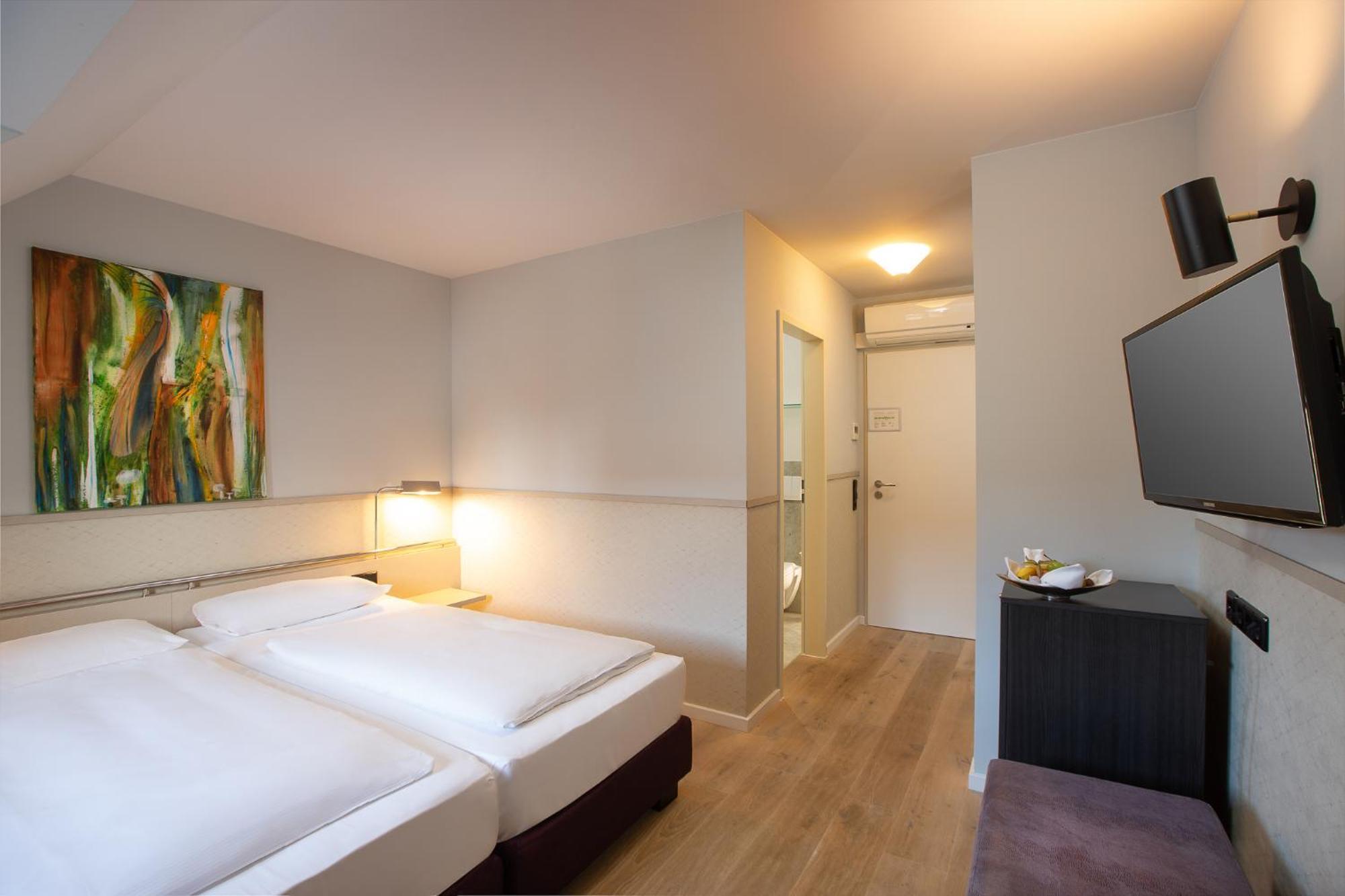Classic Queen Room