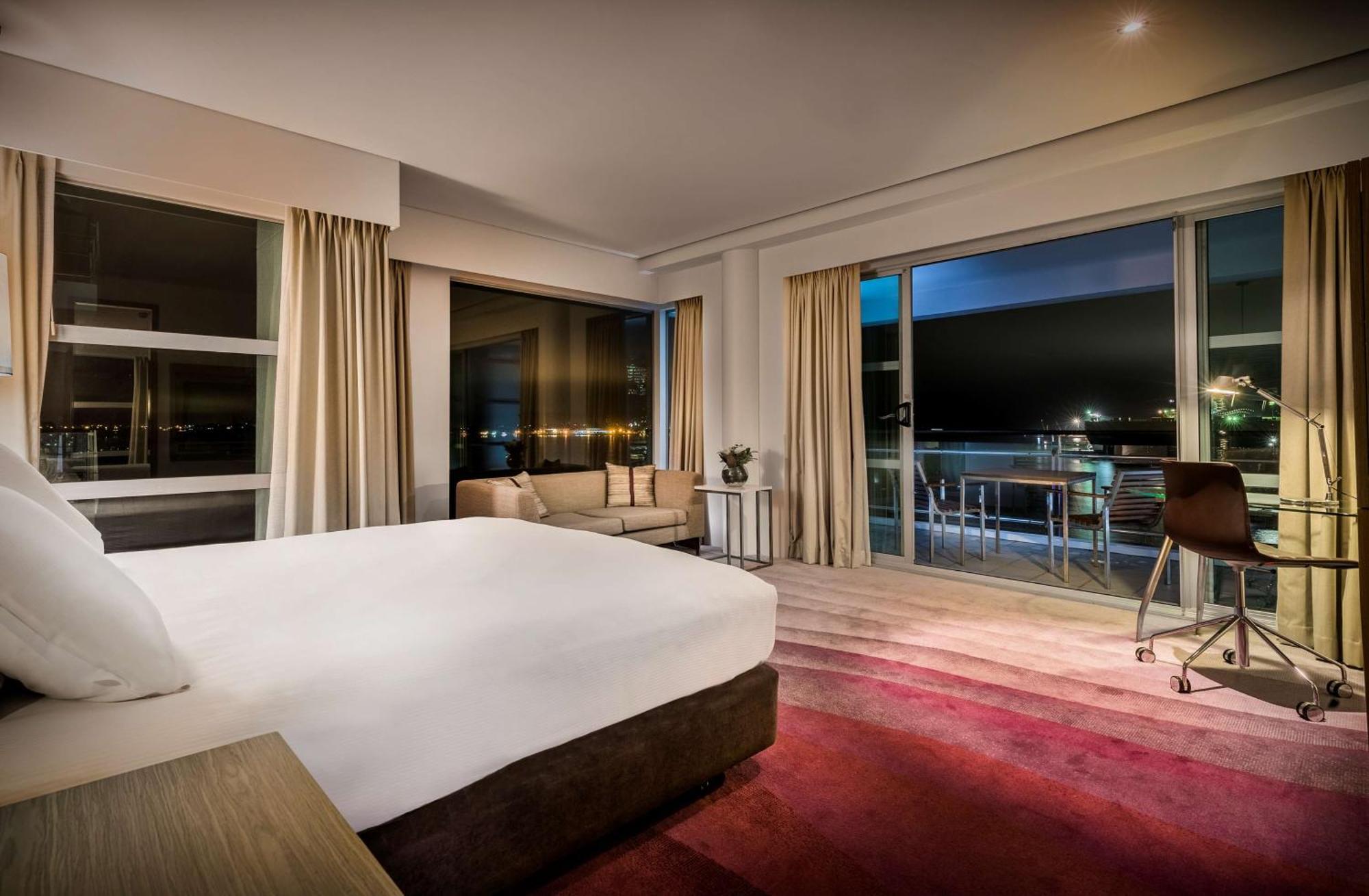Deluxe King Room Premium Harbour View