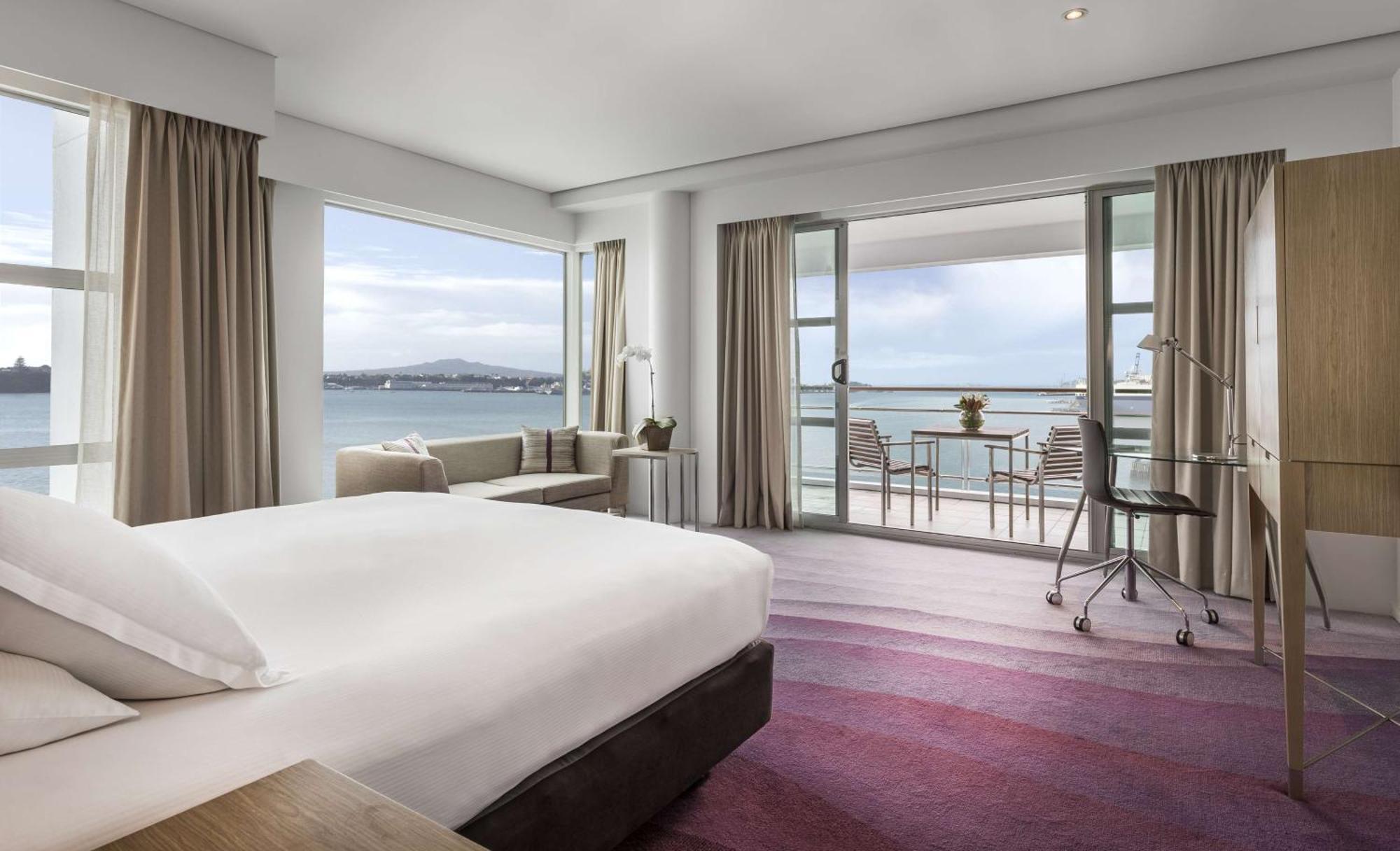 Deluxe King Room Premium Harbour View