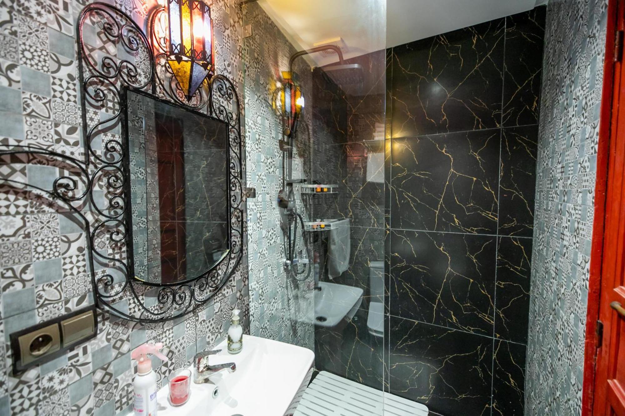 Double or Twin Room Private Bathroom