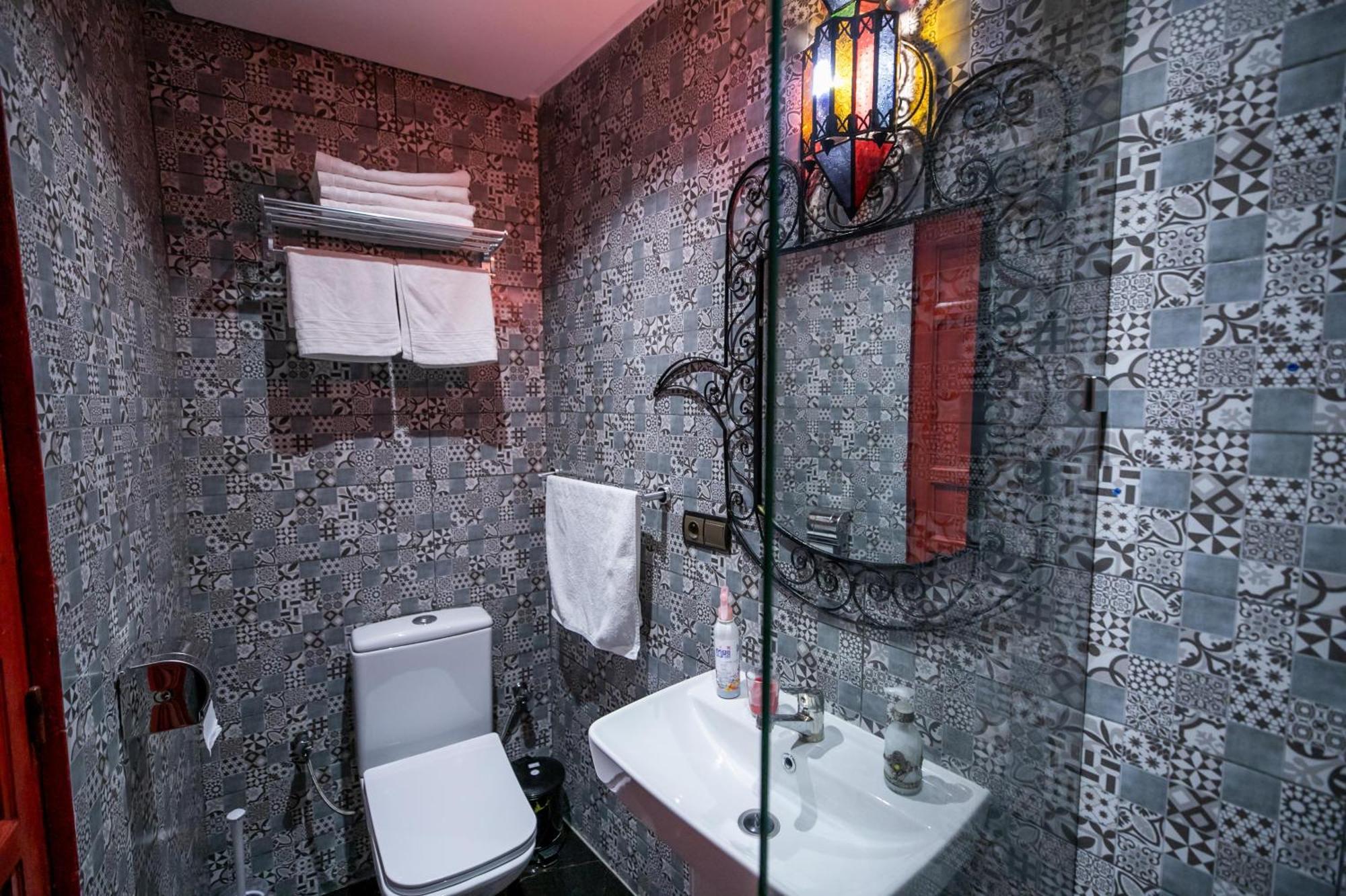 Double or Twin Room Private Bathroom