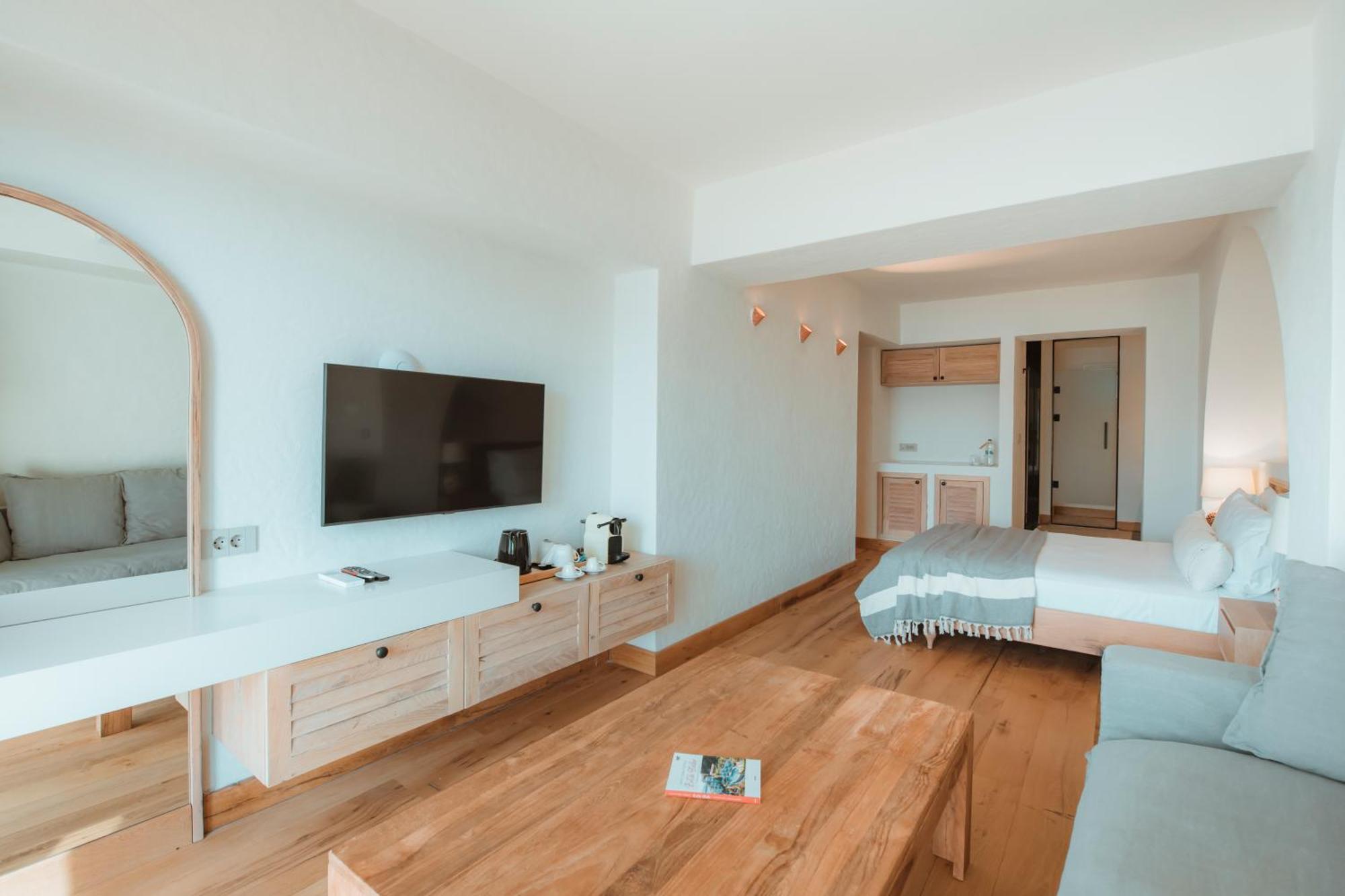 Sunset House Annex | Superior Plus Room