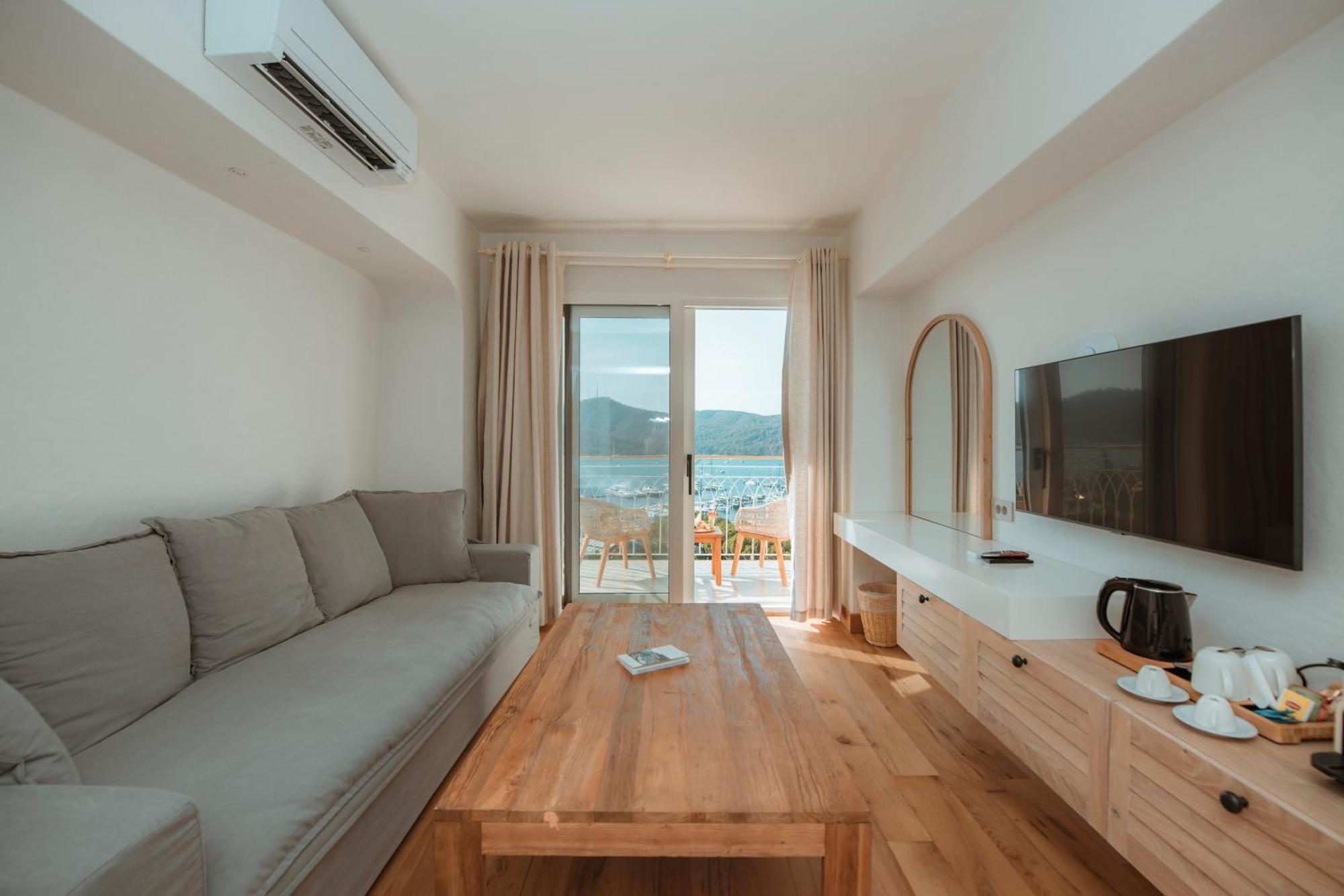 Sunset House Annex | Superior Plus Room