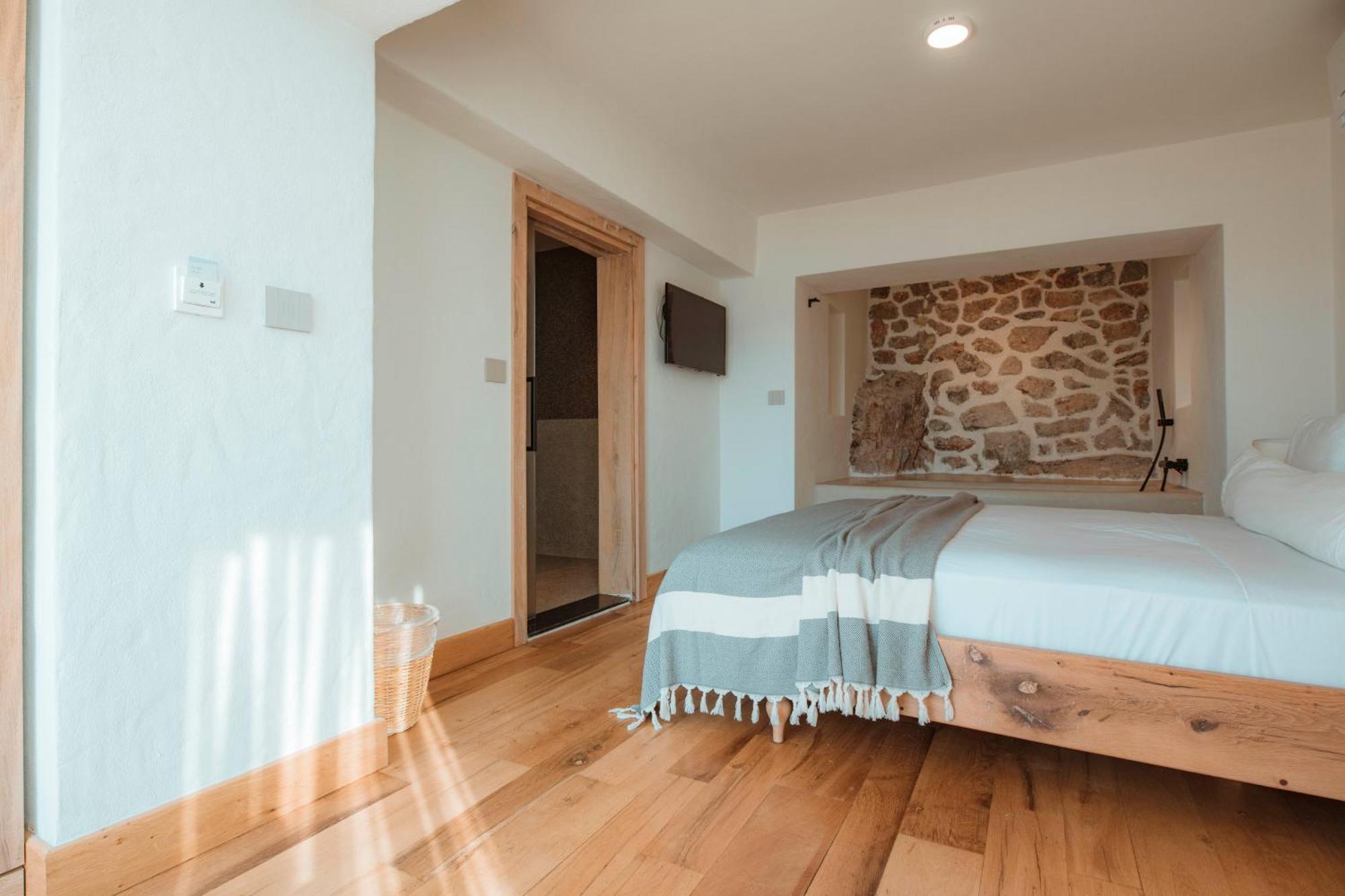 Sunset House Annex | Room