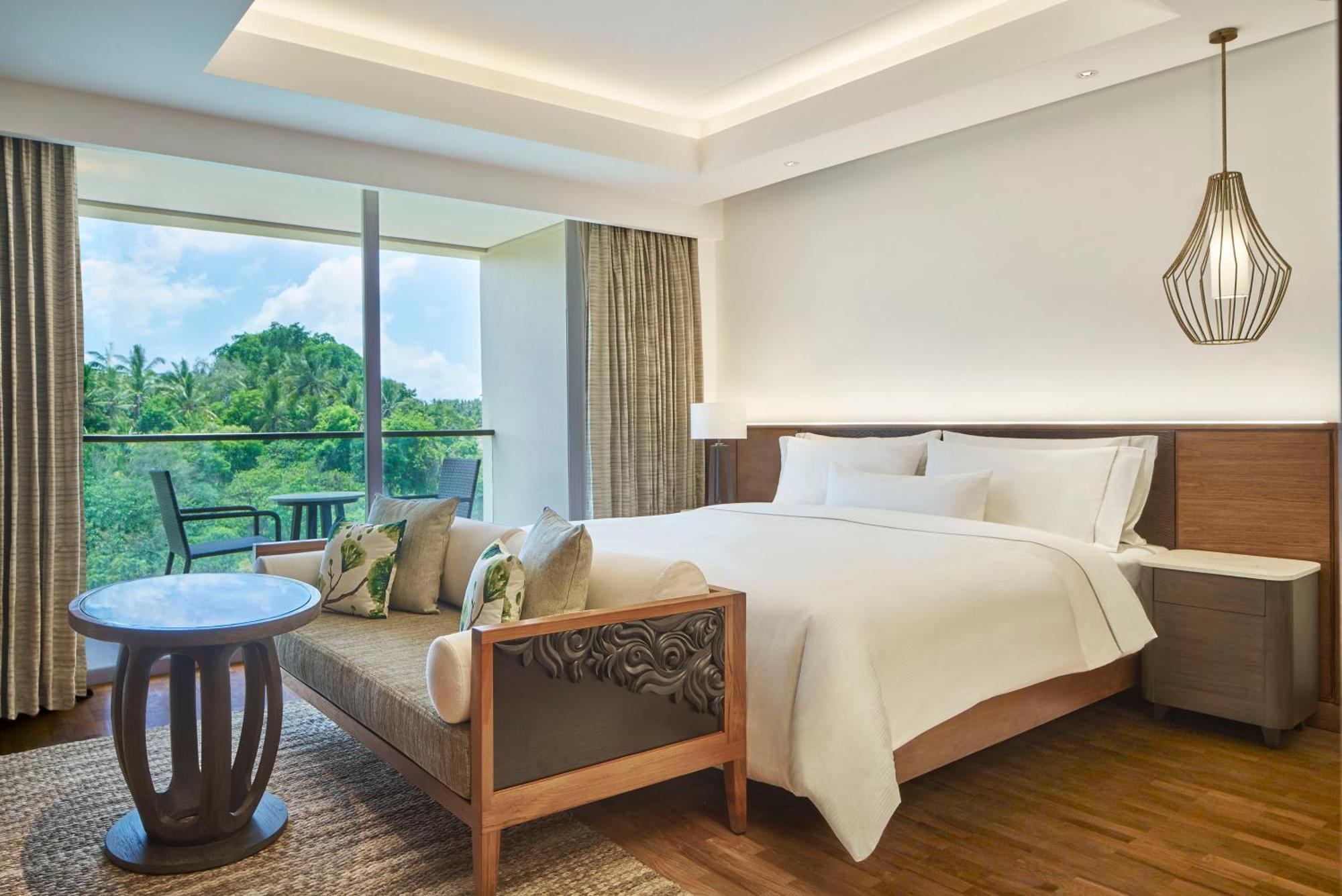 Deluxe Guest Room 1 King Bed Garden View Balcony Access to the Farm Family Activities Daily Yoga Daily Aquacise 24-Hour Access to the Westin WORKOUT®️ Fitness Studio