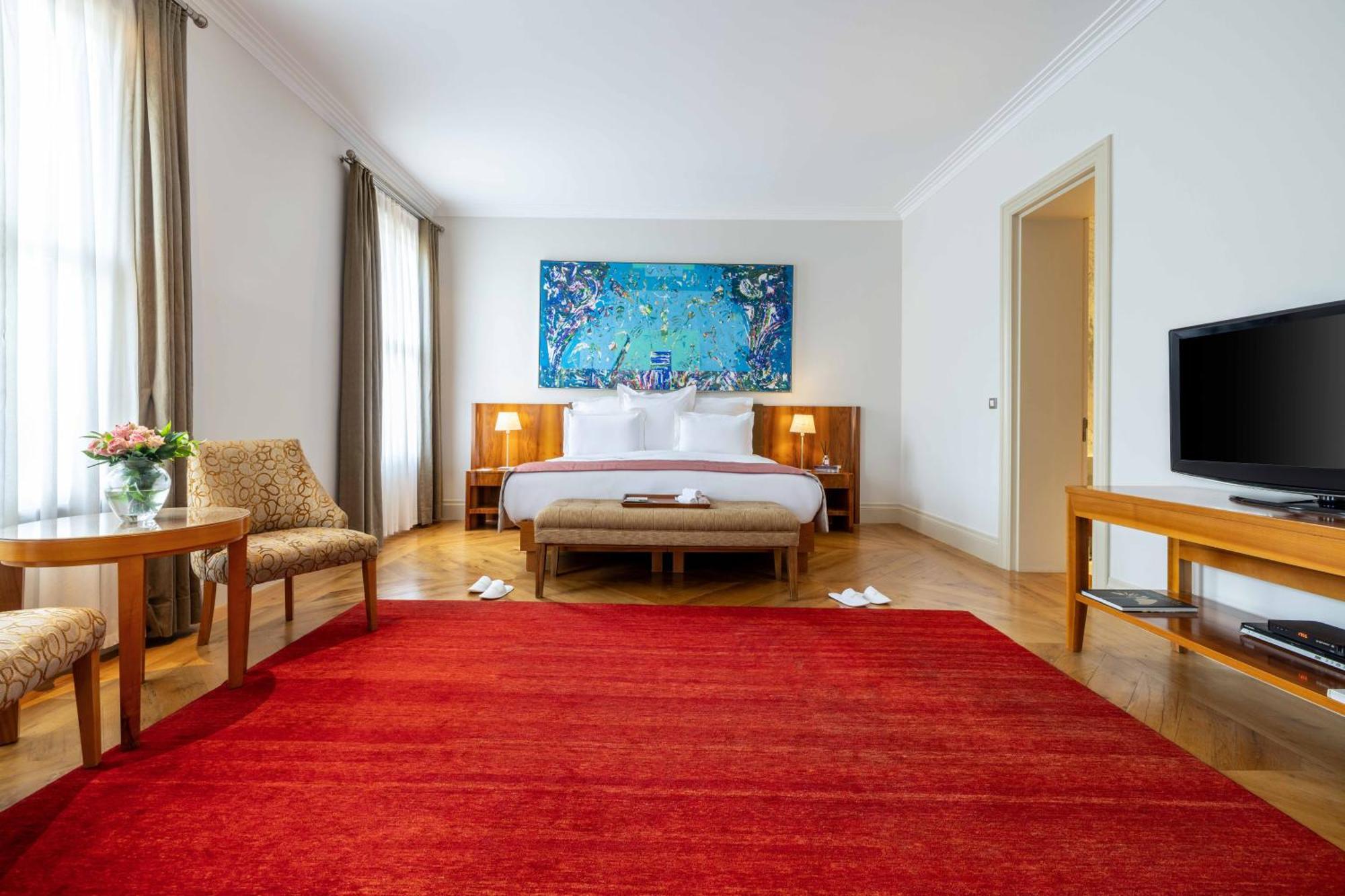 Deluxe Suite