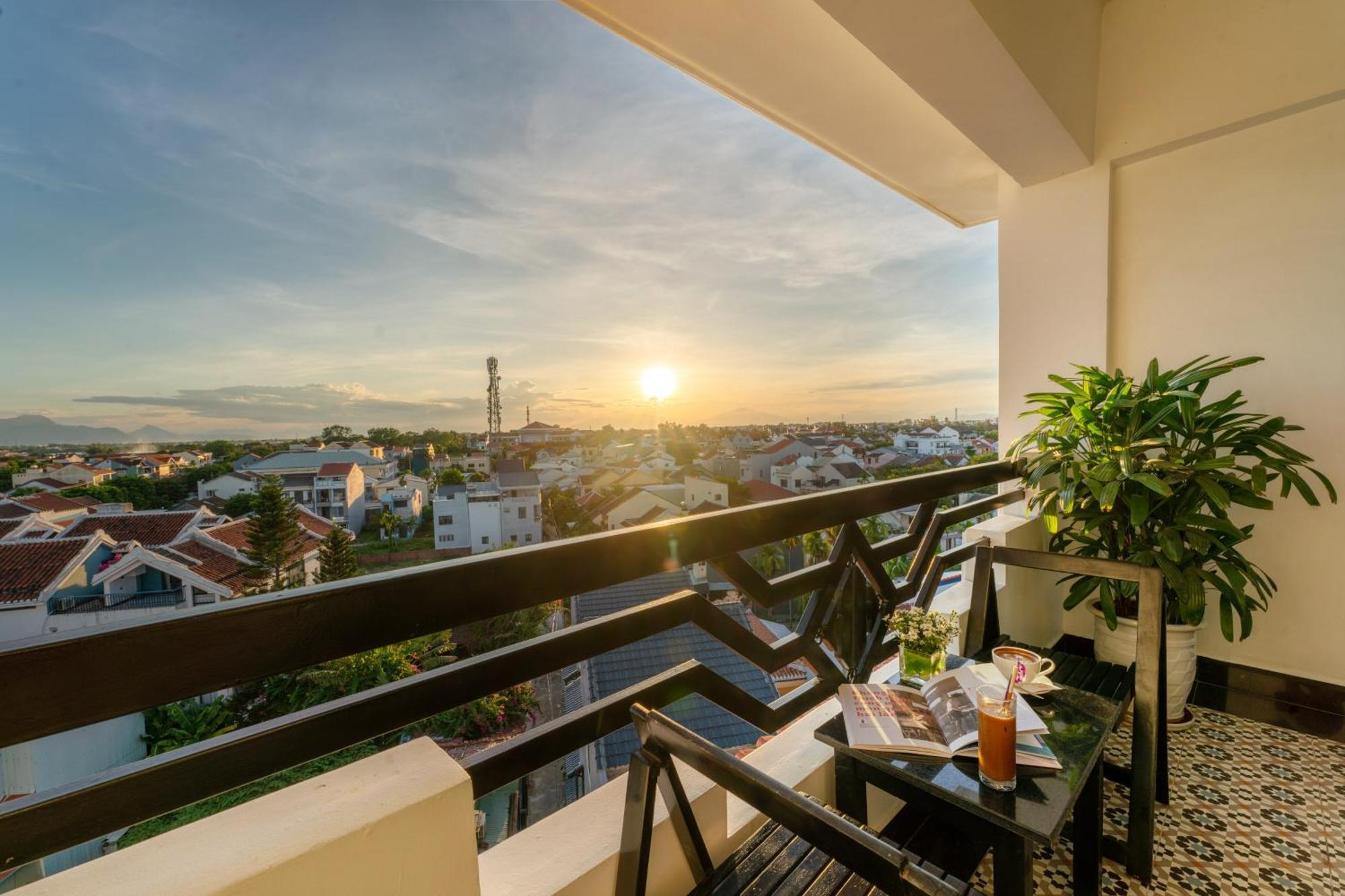 Deluxe Twin Room Balcony City View