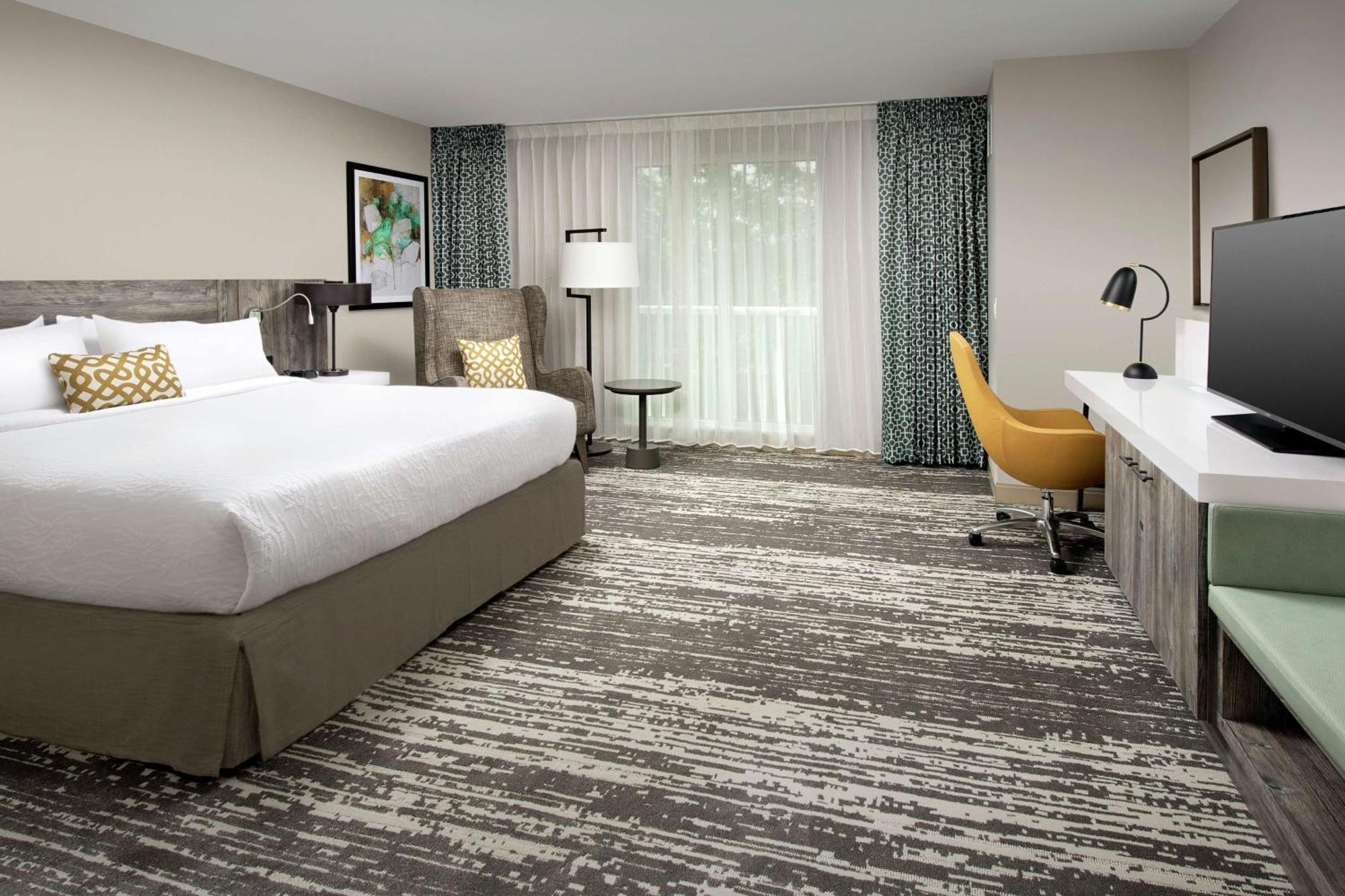 King Room with Roll-In Shower - Mobility Access,1548818392:JPEG