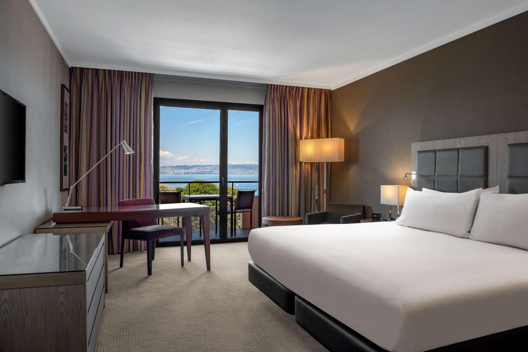 Executive King Room with Access to Executive Lounge,1548831136:JPEG