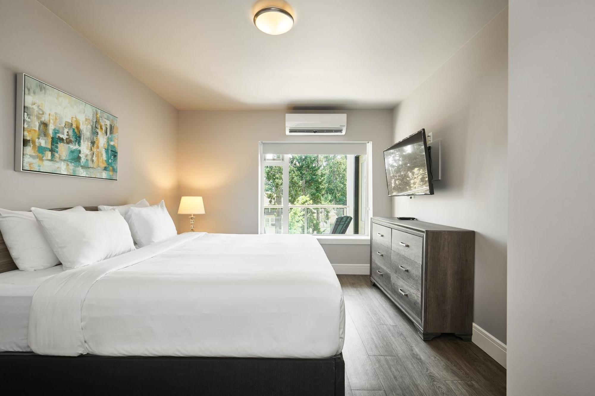 1BR King Queen Suite