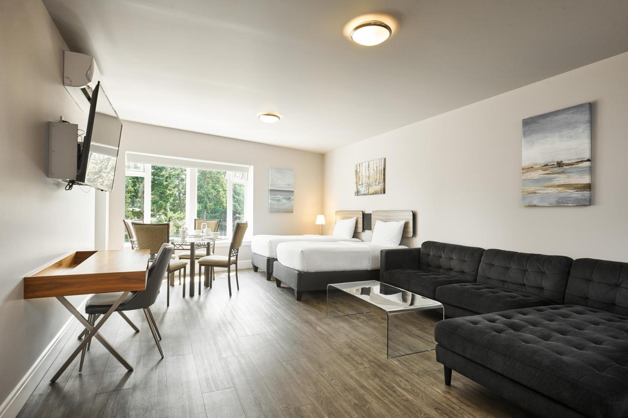 1BR King 2 Twin Suite