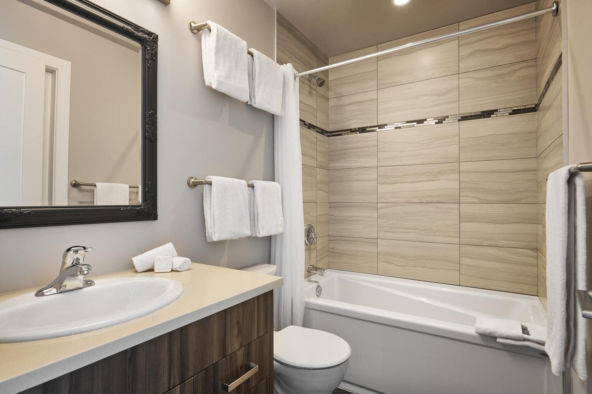 1BR King Queen Suite