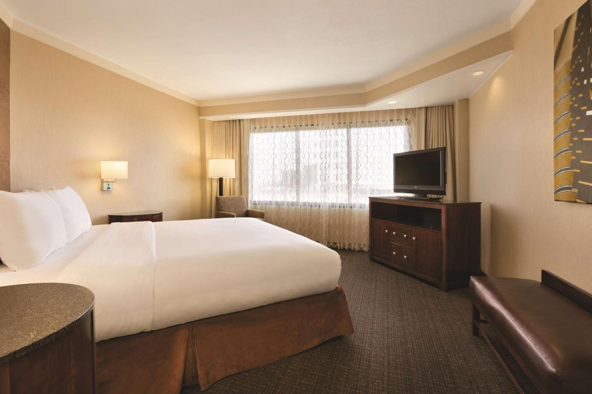 One-Bedroom King Suite Hearing Access or Non-Smoking,1548871486:JPEG