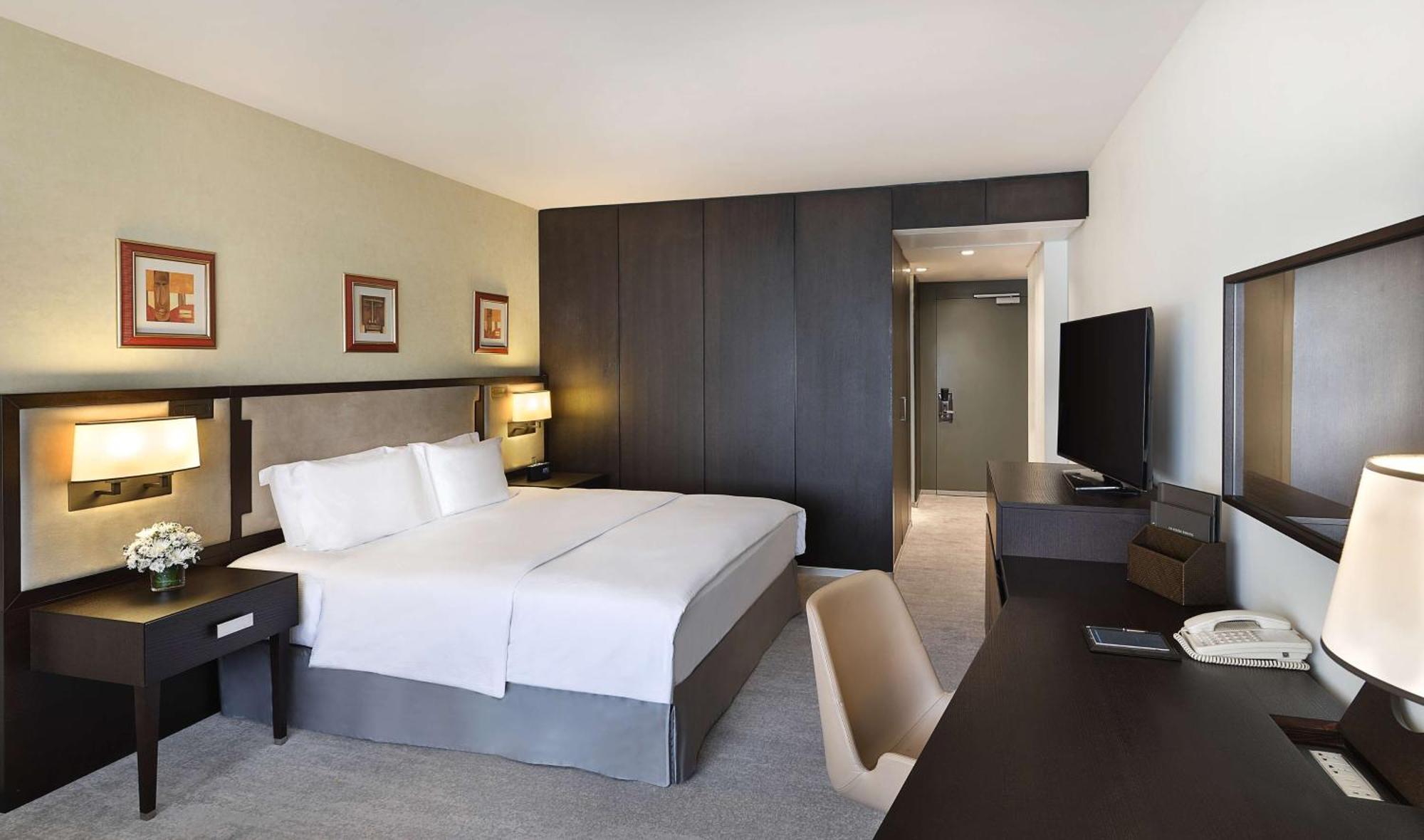 Zimmer mit Kingsize-Bett