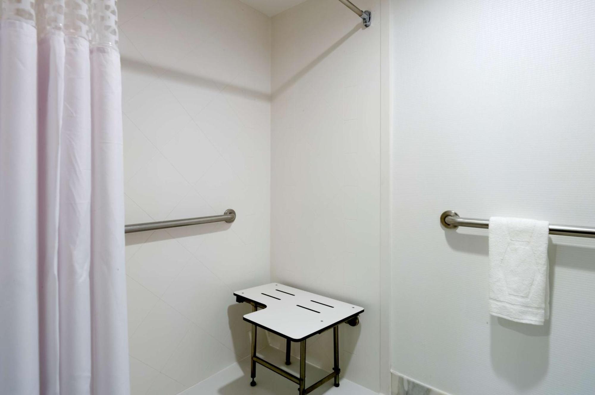 King Room with Roll-In Shower - Mobility Access/Non-Smoking