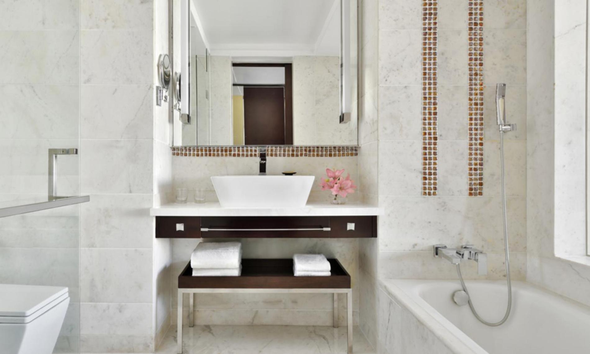 Suite, Bath Tub, Cocktail Hours at Lounge18(IMFL)(6PM-8PM), 1 complimentary minibar (soft beverages), 2way airport transfer, INR1000 hotel Credit per stay on spa/food/soft beverages(non-cumulative), B1G1 on select beers at Lounge18(4PM-6PM)