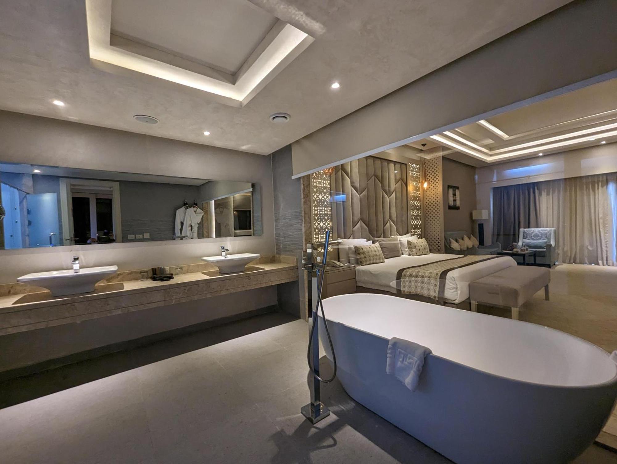 Jacuzzi Suite