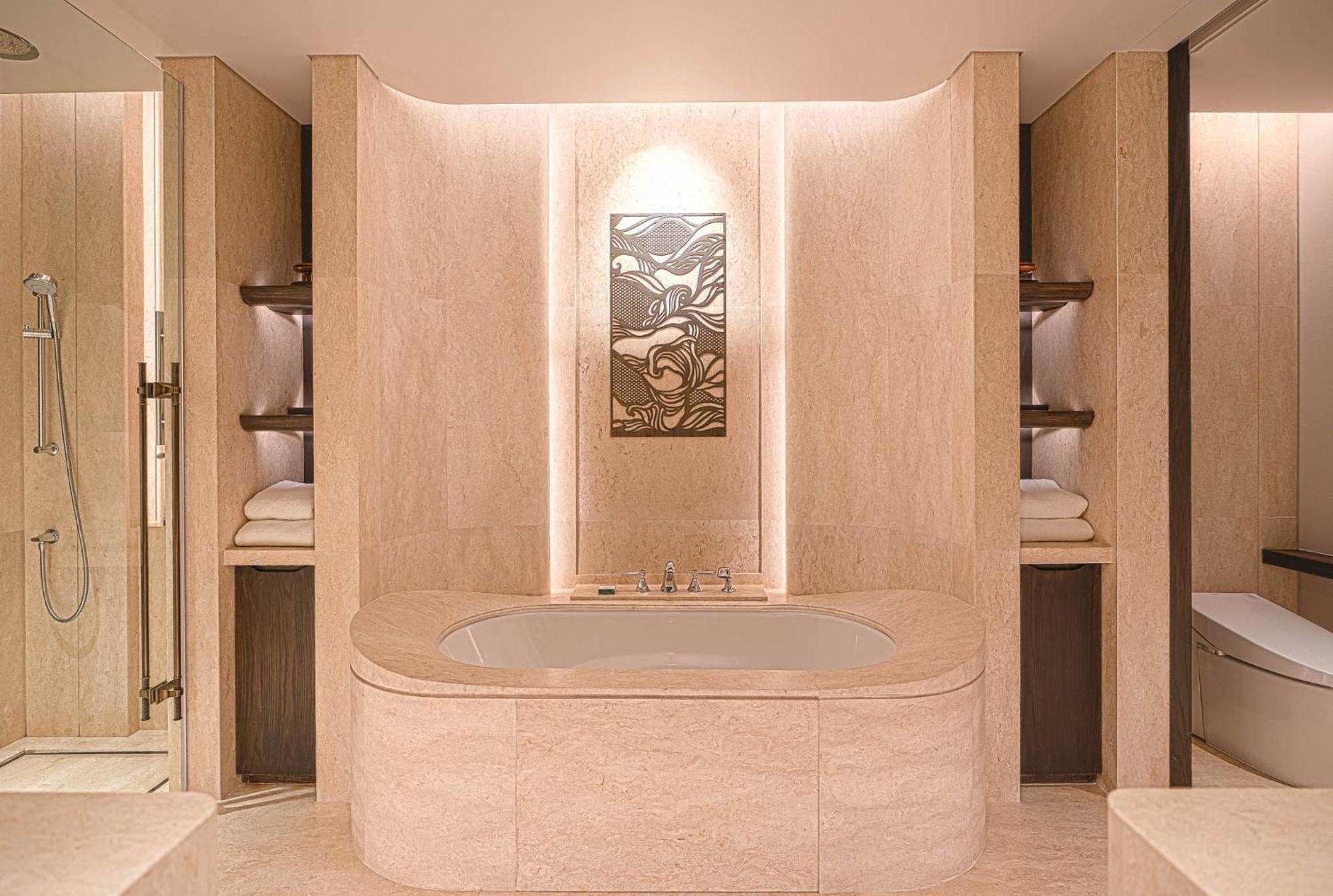 Corner King Suite