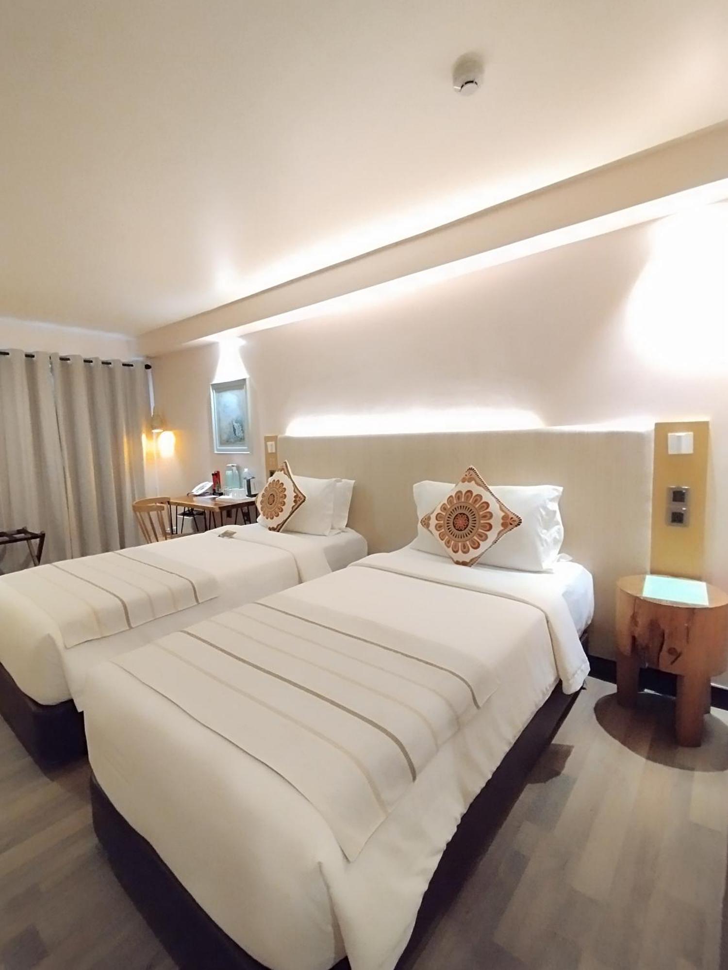 Deluxe King Bed