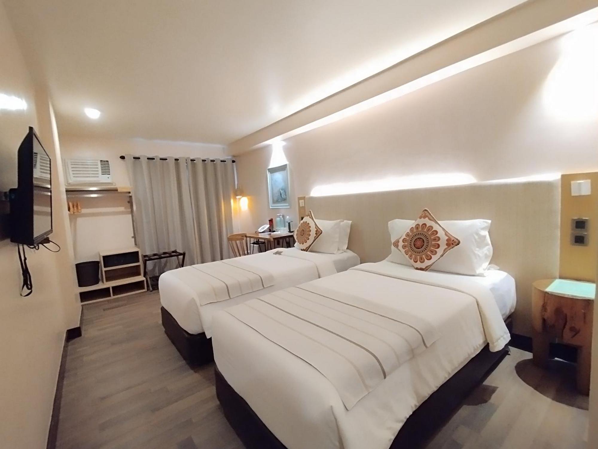 Deluxe King Bed