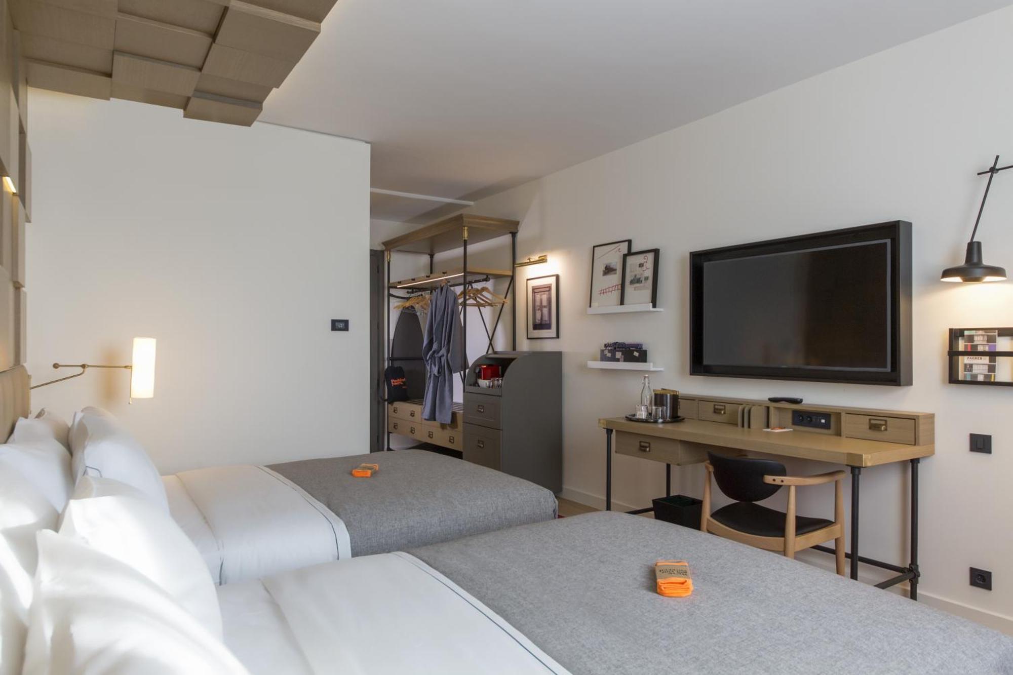 Doppelzimmer mit 2 Doppelbetten