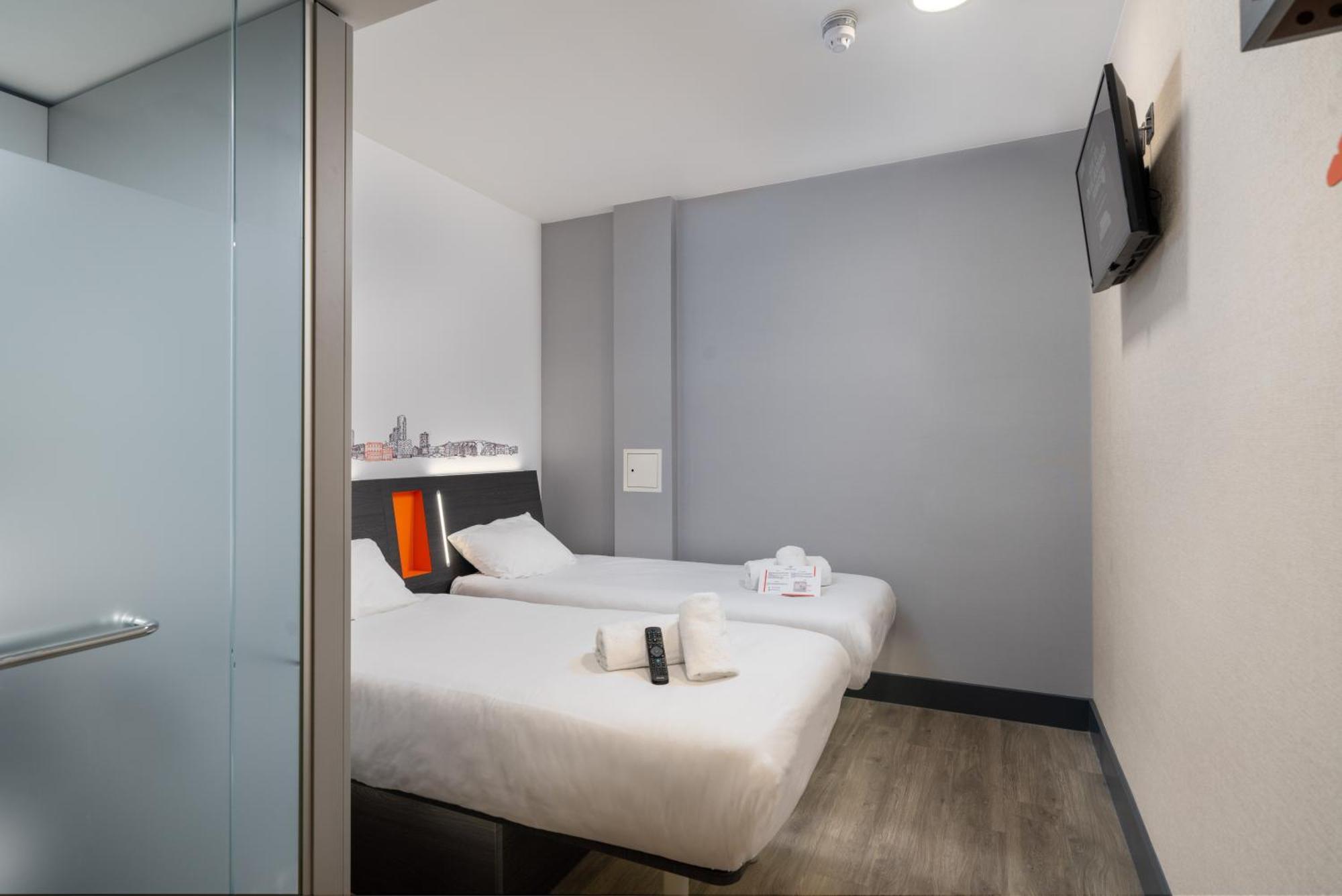Twin Room without Window,1549542151:JPEG