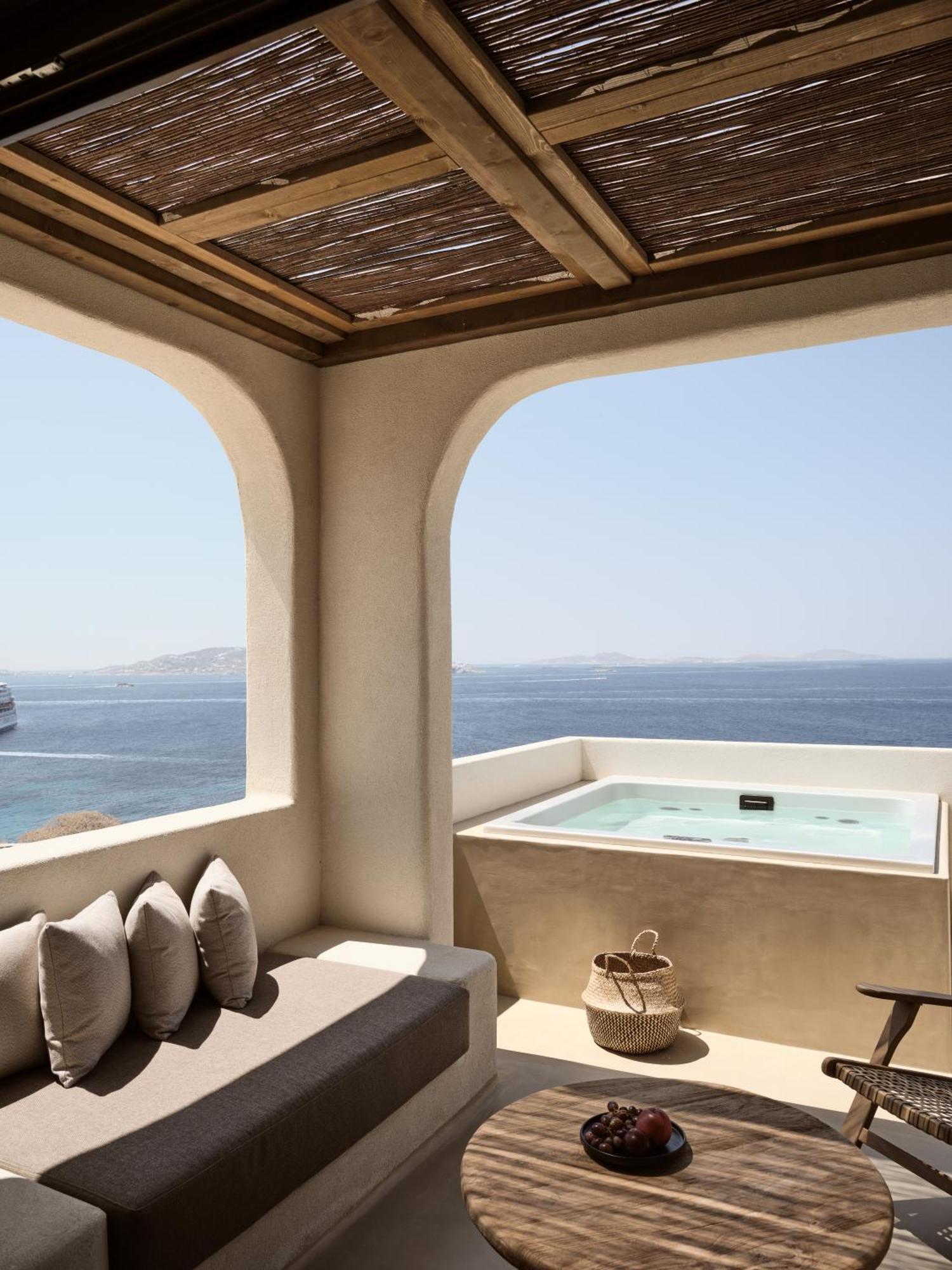 OMEON Signature Suite Sea View with Private Hot Tub