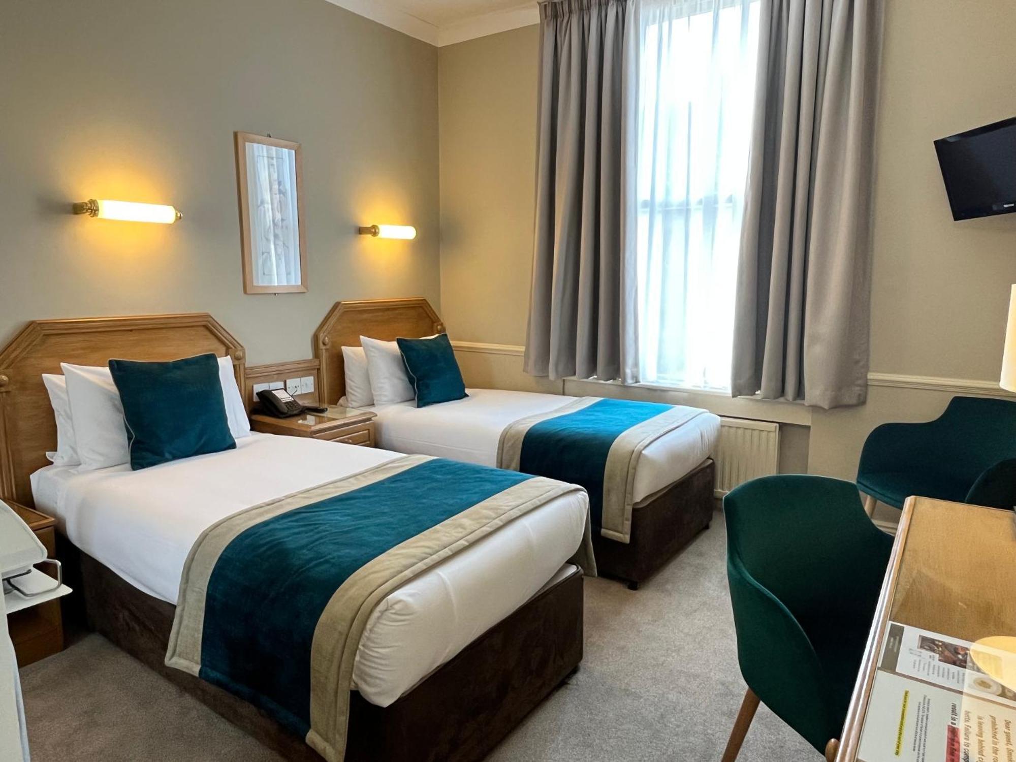 Twin Room Occupancy