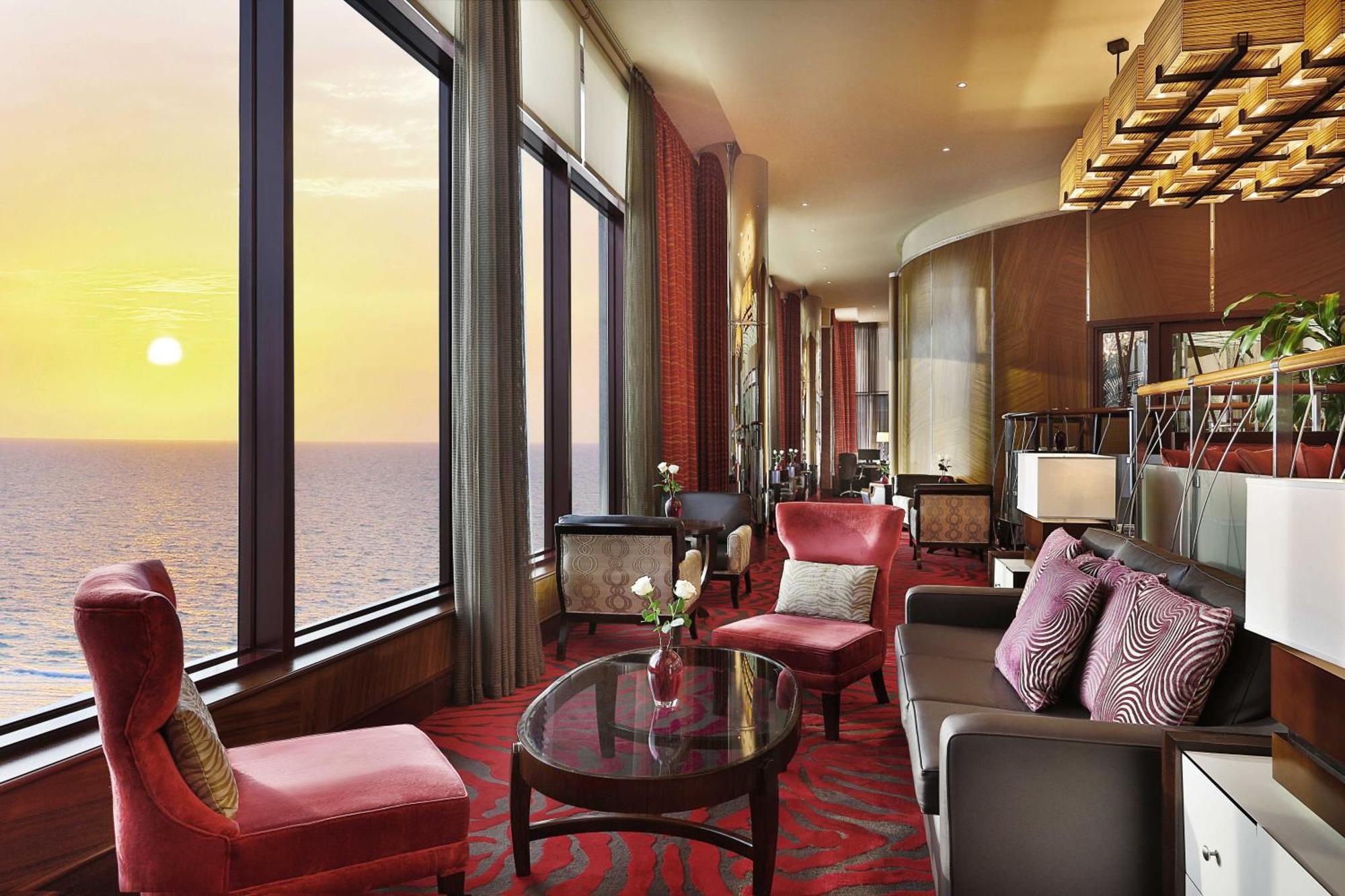 Executive Zimmer mit Kingsize-Bett und Meerblick - Zugang zur Lounge