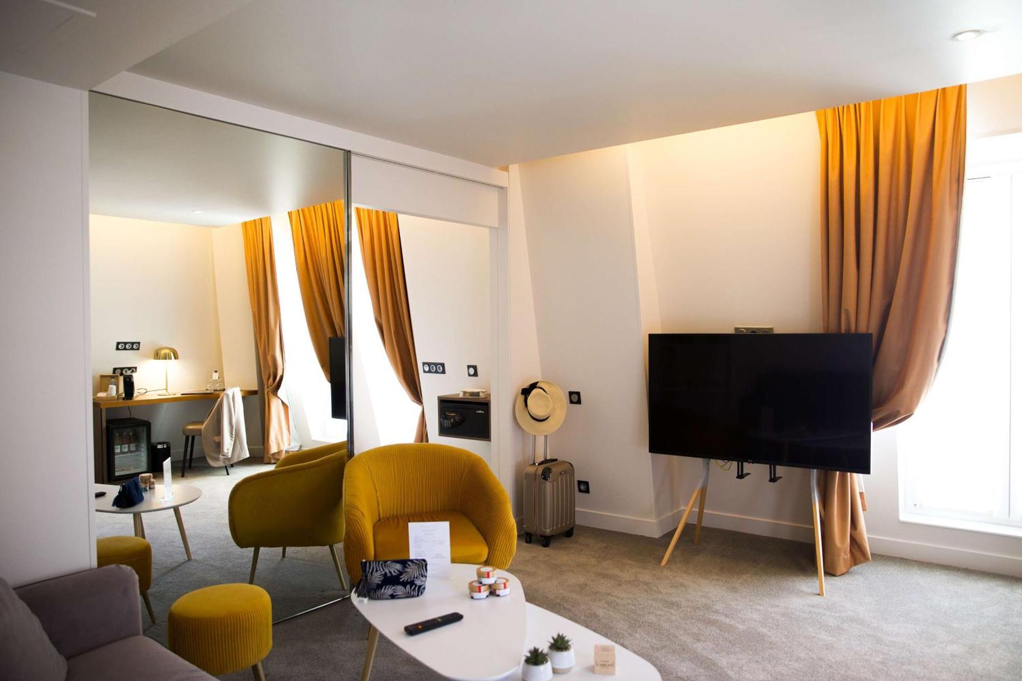 King Suite with Living Room Area