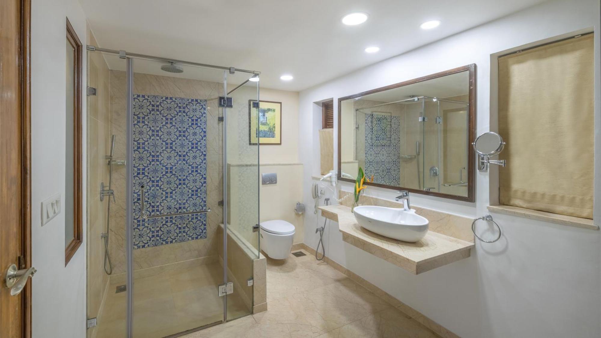 Executive Villa King Bed Pool View 4 pints of beer bucket per on Food & Beverages Laundry SPA