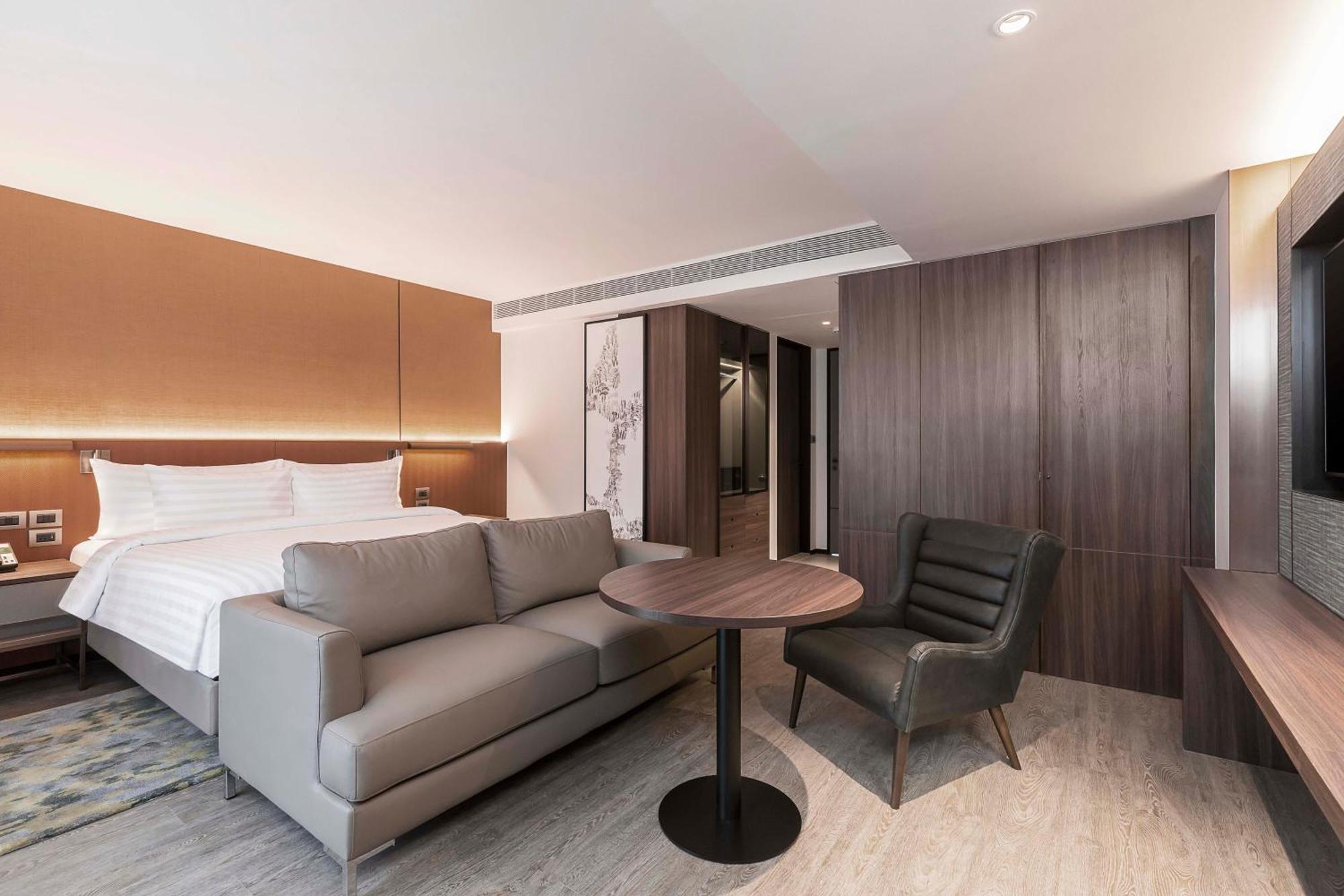 Three-Bedroom Suite,1550494381:JPEG
