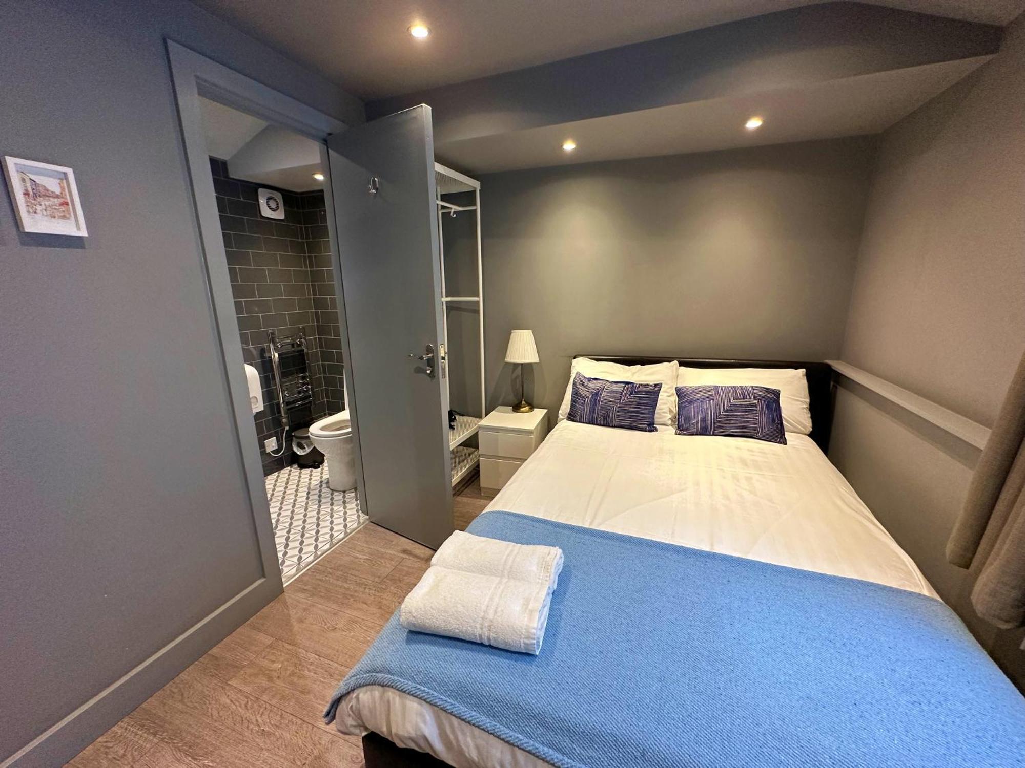 Double Room Private Bathroom
