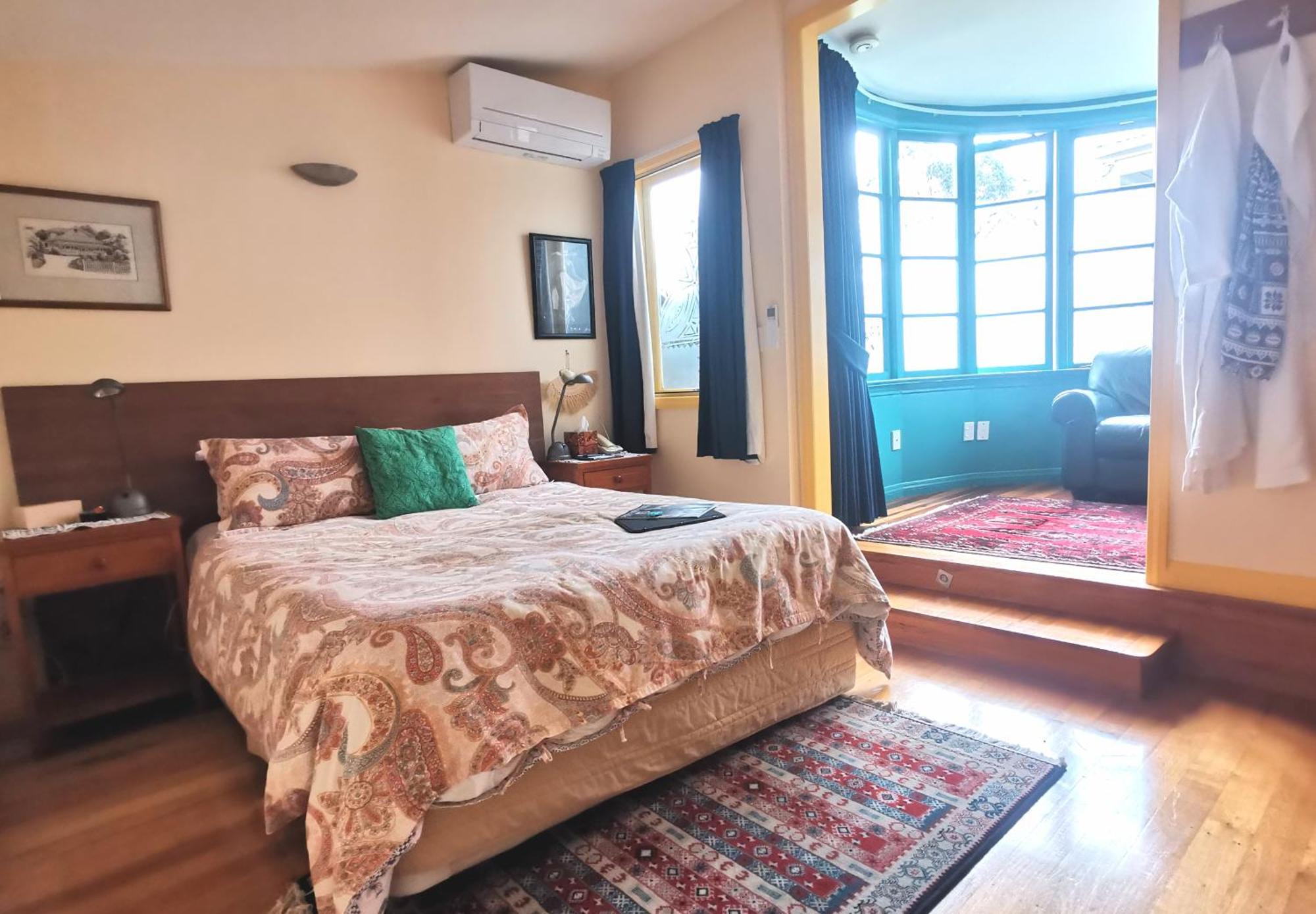 Courtyard Queen Studio