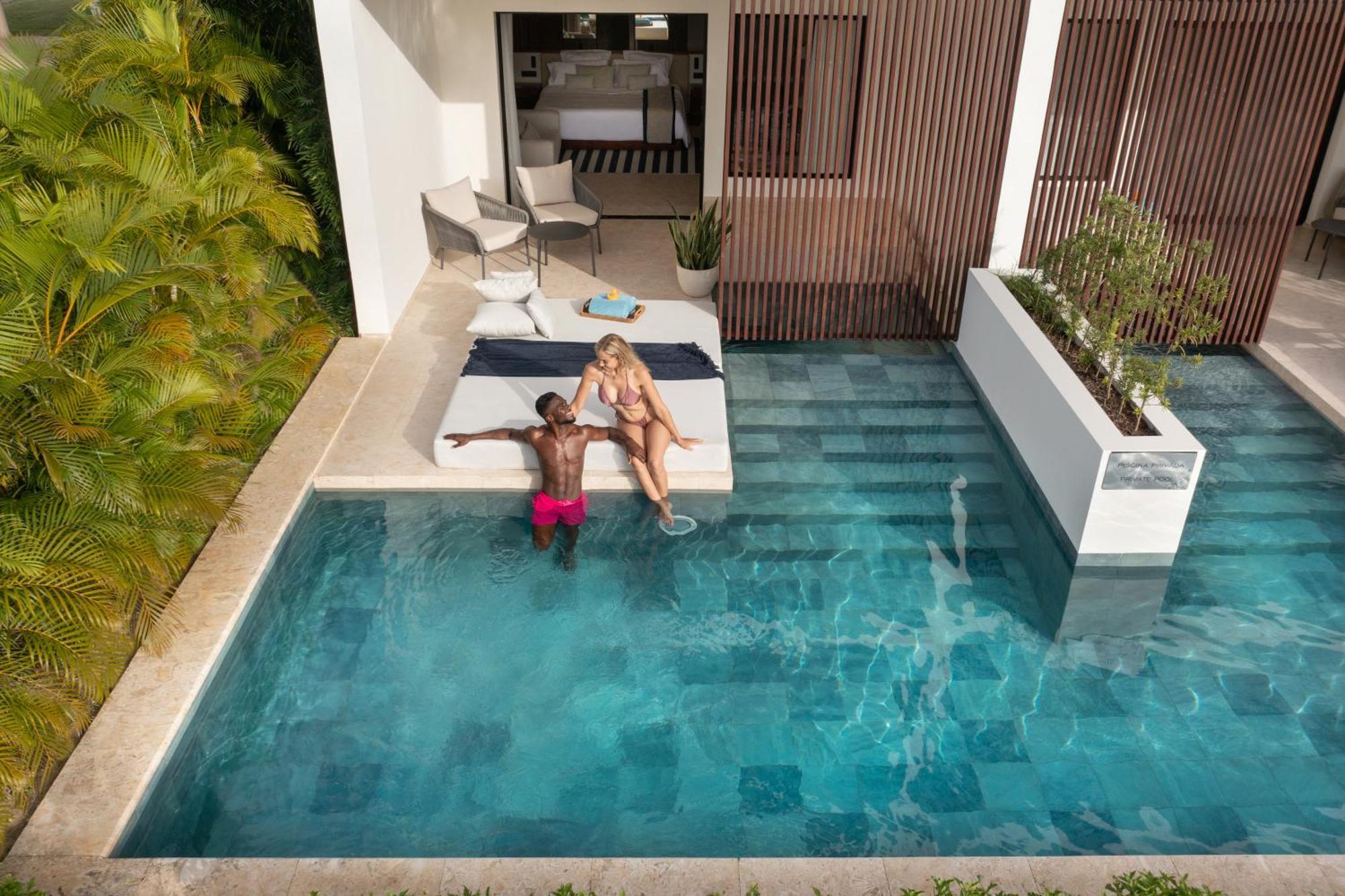 Suíte Júnior Aqua com Acesso Direto à Piscina e Vista do Jardim